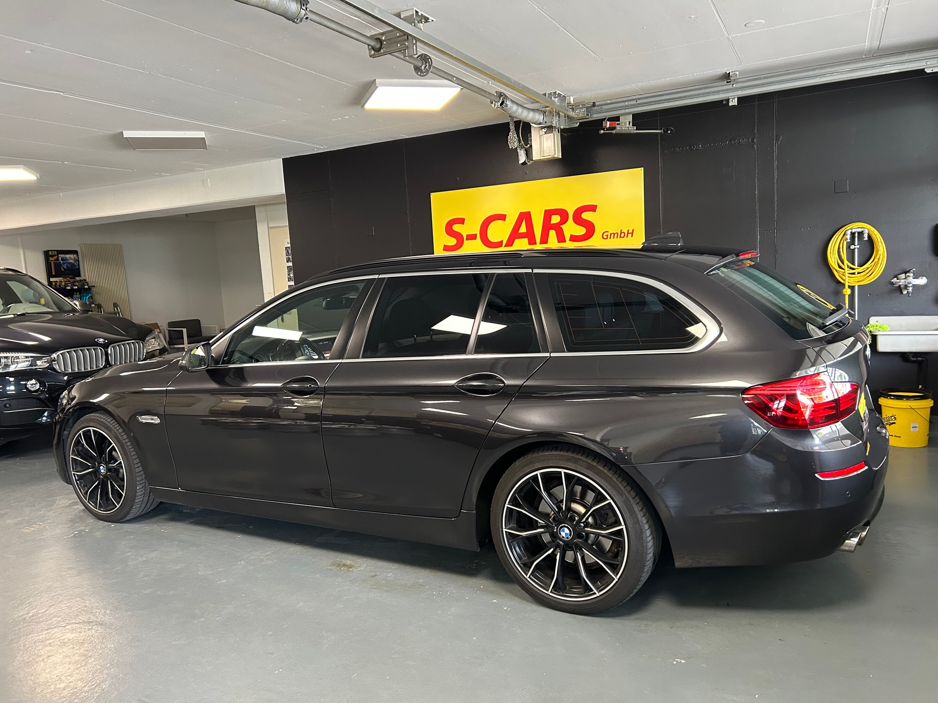 BMW 520xd Touring Steptronic-showroom-element-2