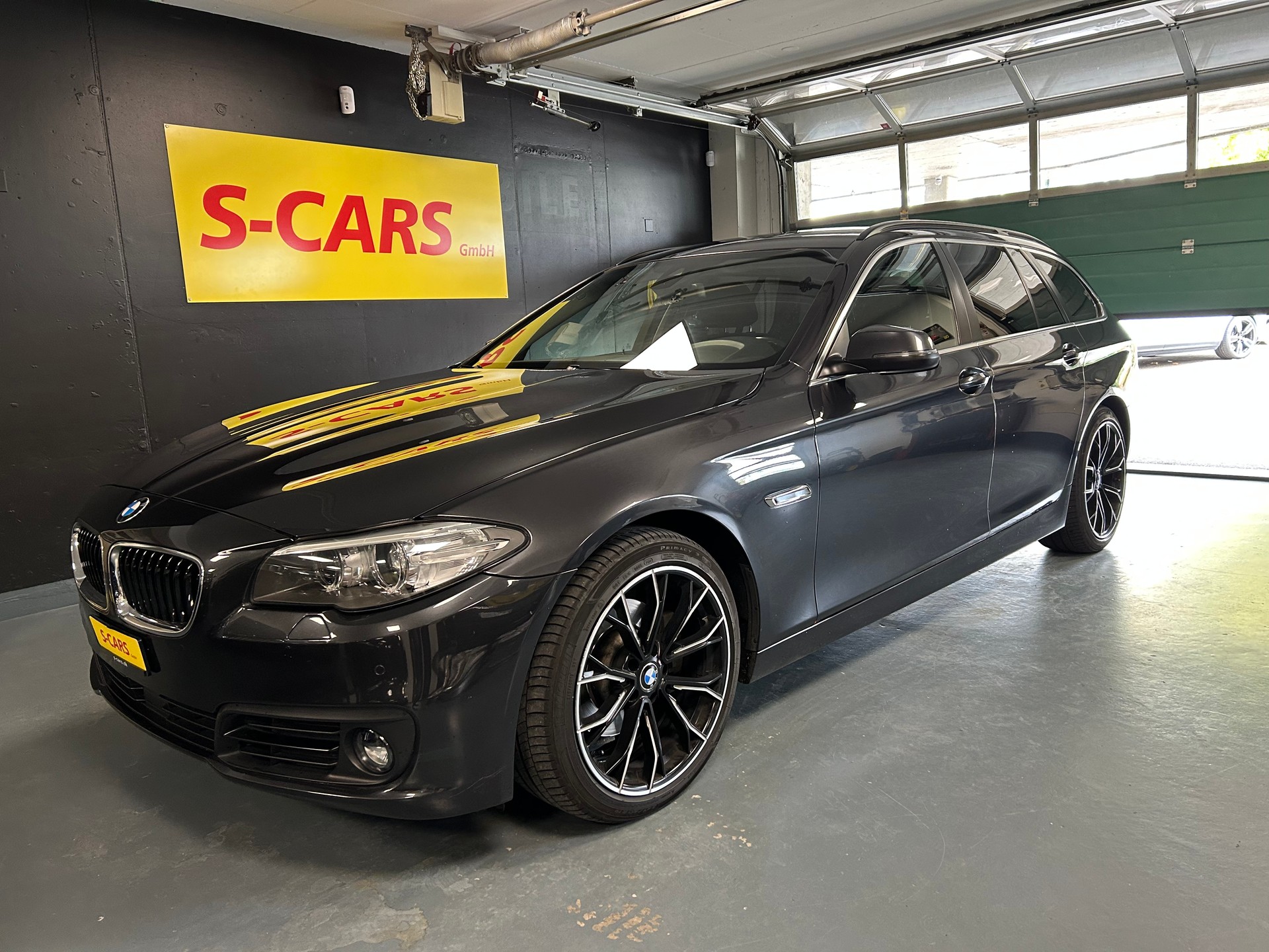BMW 520xd Touring Steptronic-showroom-element-3