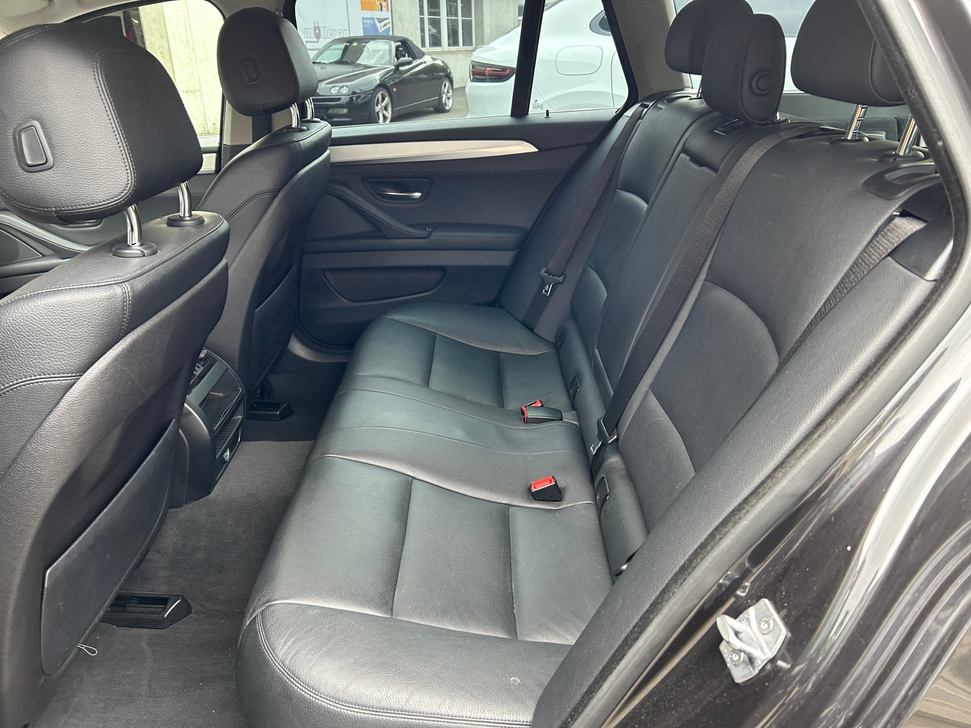 BMW 520xd Touring Steptronic-image-14