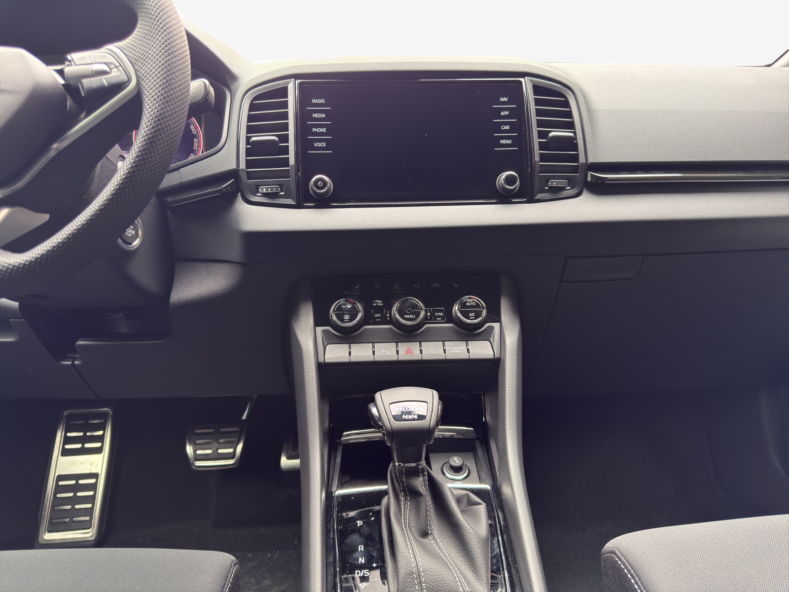 SKODA Karoq 2.0 TSI SportLine 4x4 DSG-image-10