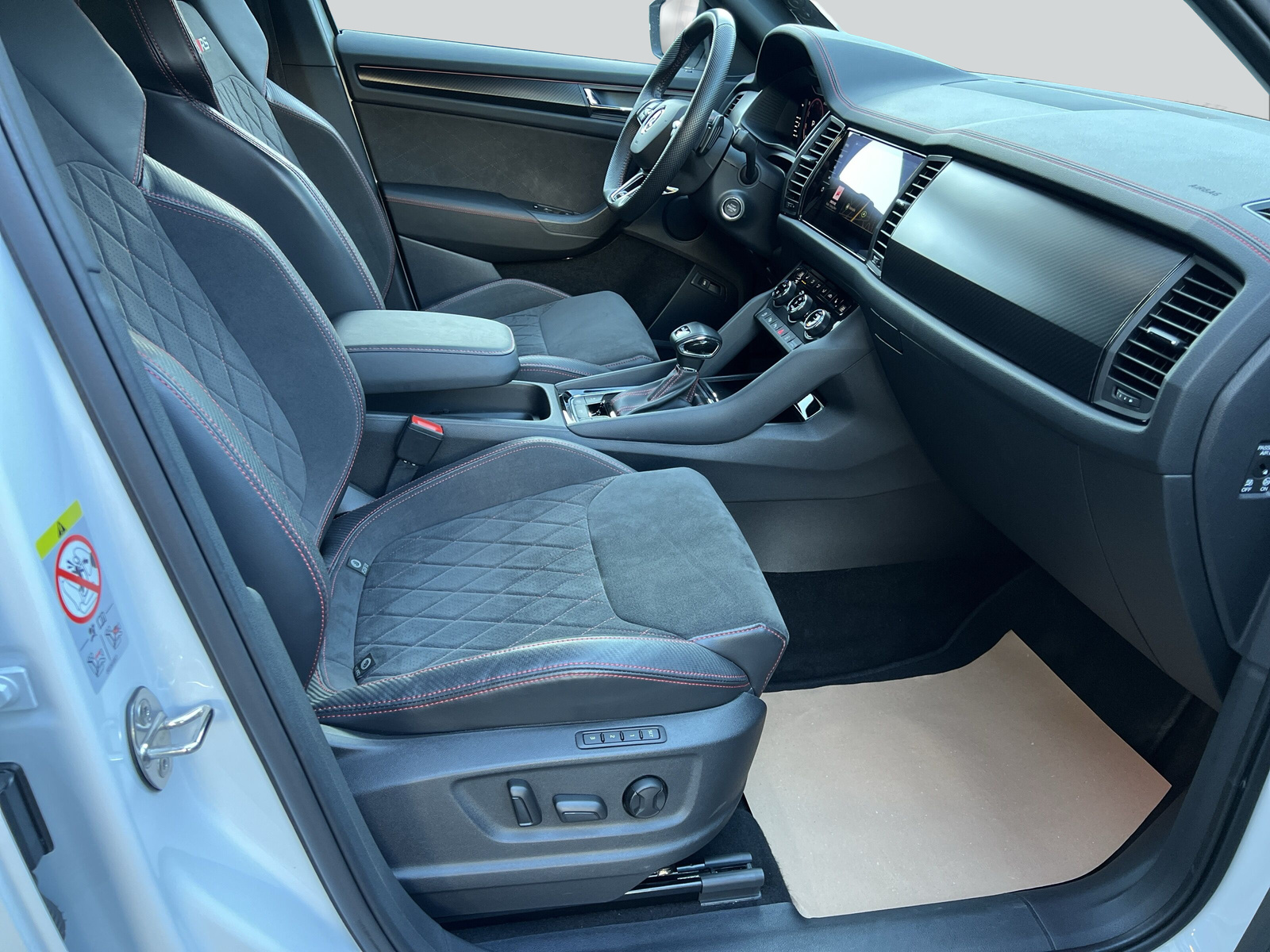 SKODA Kodiaq 2.0 TSI 4x4 RS-image-11