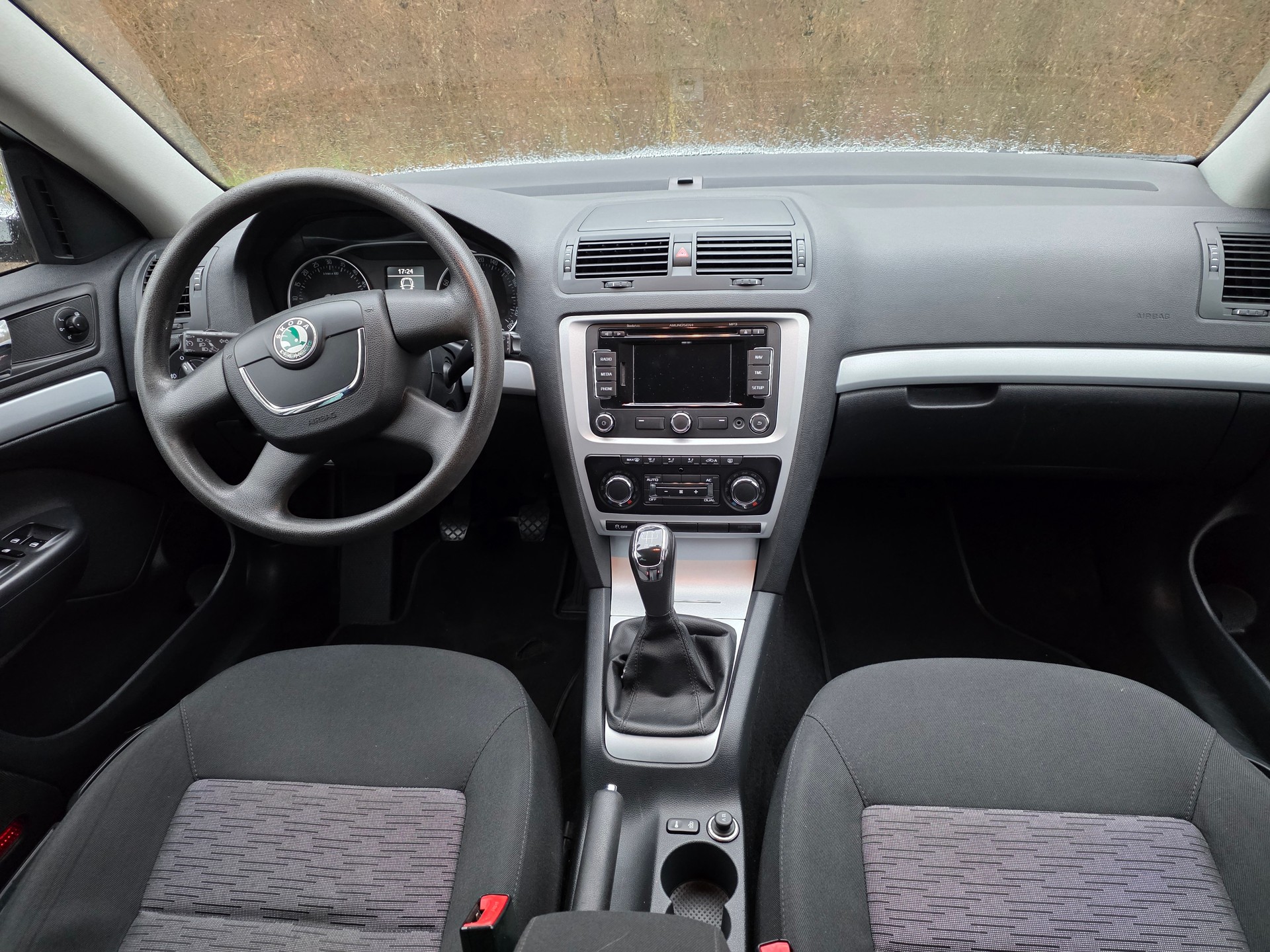 SKODA Octavia Combi 1.6 TDI ☆☆☆ AHK: 1'400kg ☆☆☆ Inklusive frischer MFK ☆☆☆-image-7