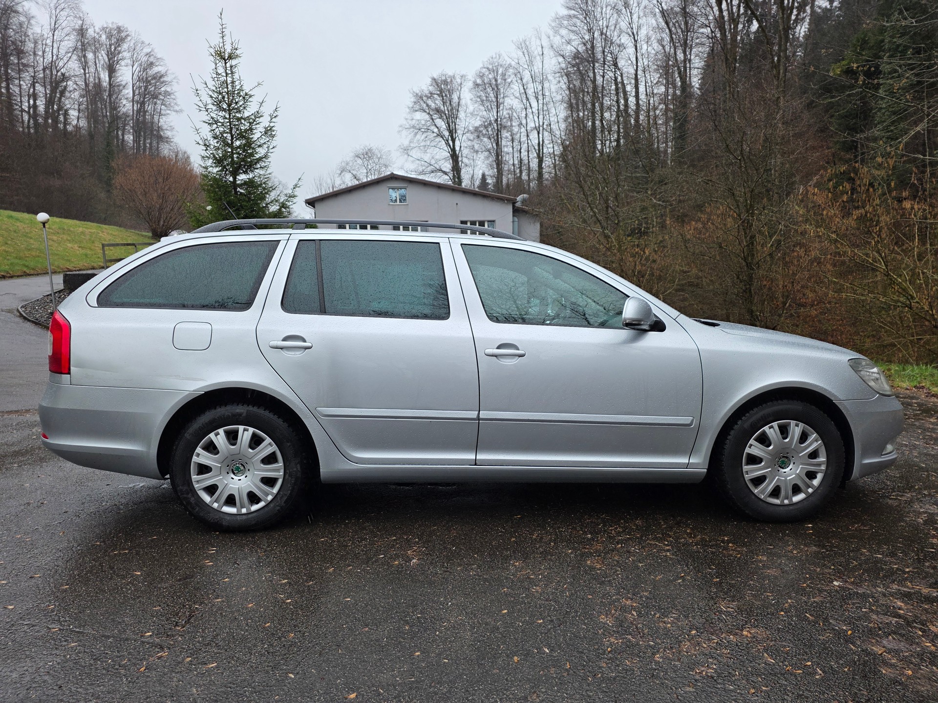 SKODA Octavia Combi 1.6 TDI ☆☆☆ AHK: 1'400kg ☆☆☆ Inklusive frischer MFK ☆☆☆-image-5