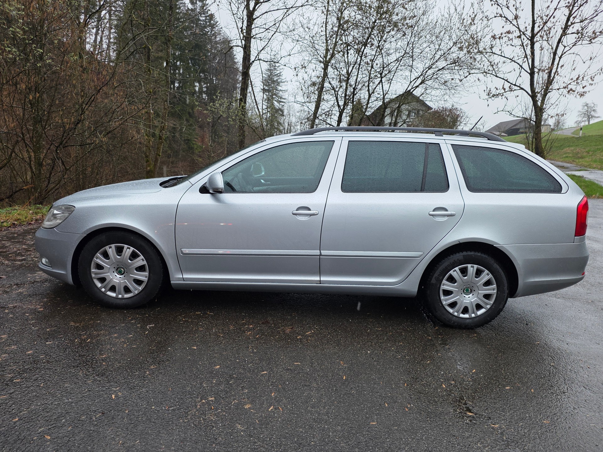 SKODA Octavia Combi 1.6 TDI ☆☆☆ AHK: 1'400kg ☆☆☆ Inklusive frischer MFK ☆☆☆-image-4