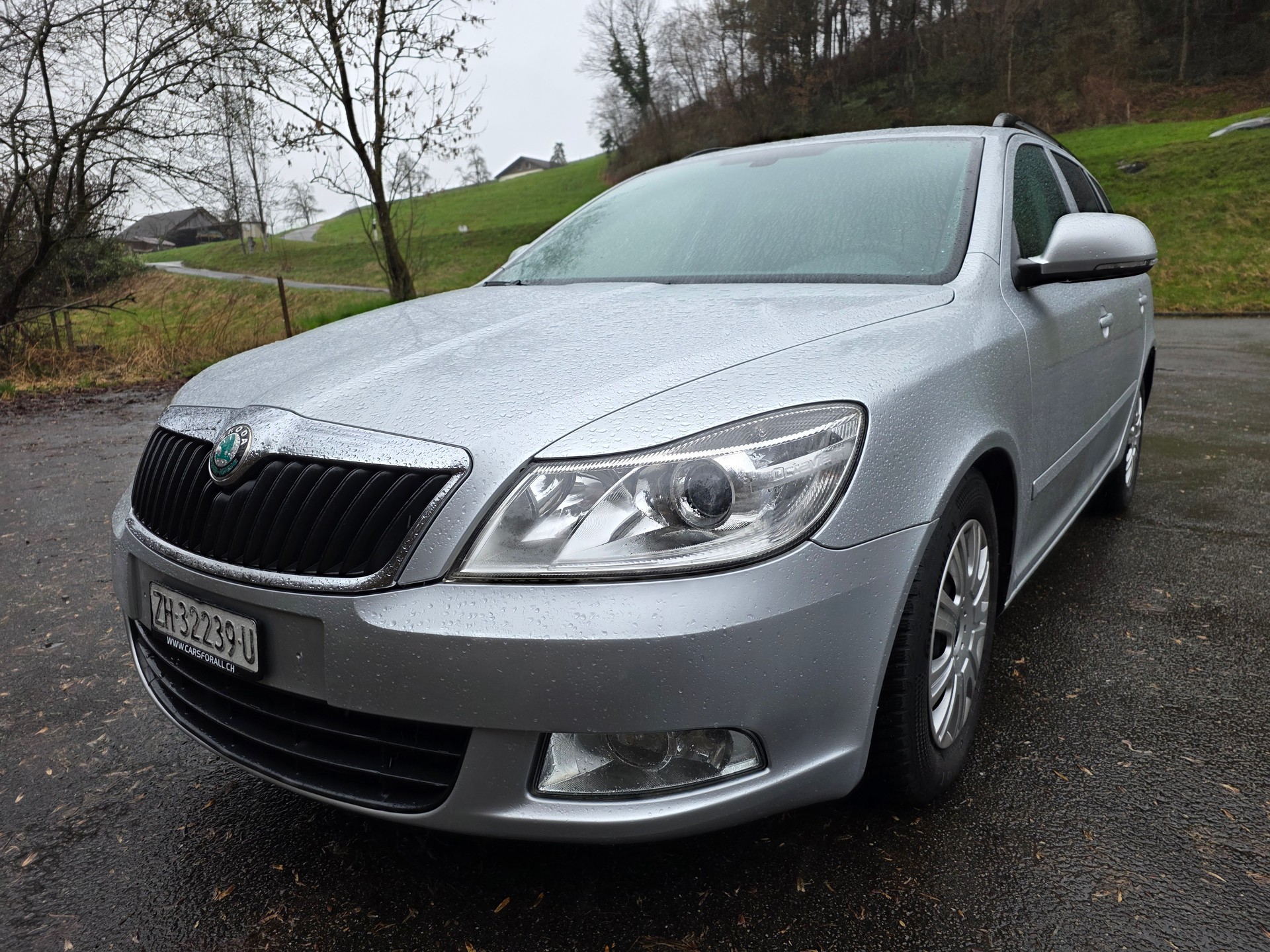 SKODA Octavia Combi 1.6 TDI ☆☆☆ AHK: 1'400kg ☆☆☆ Inklusive frischer MFK ☆☆☆-image-1