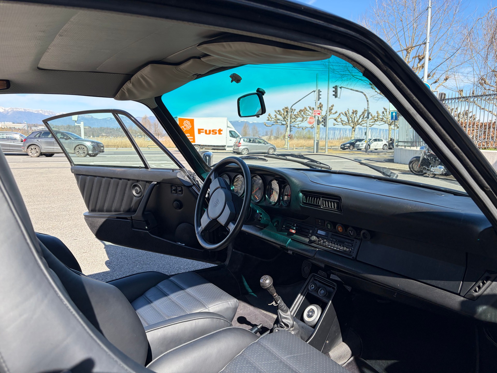 PORSCHE 930 Turbo-image-7
