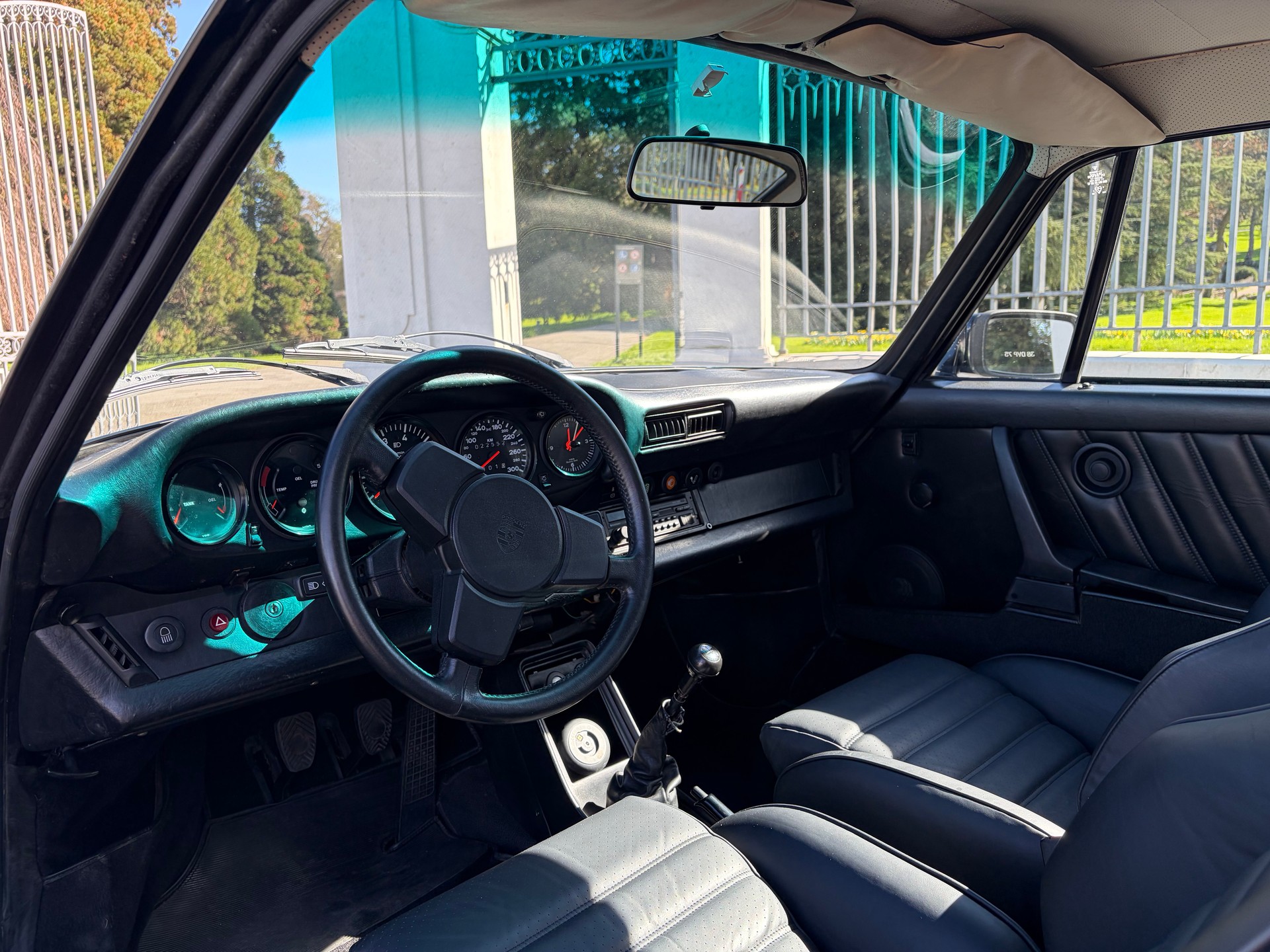 PORSCHE 930 Turbo-image-5