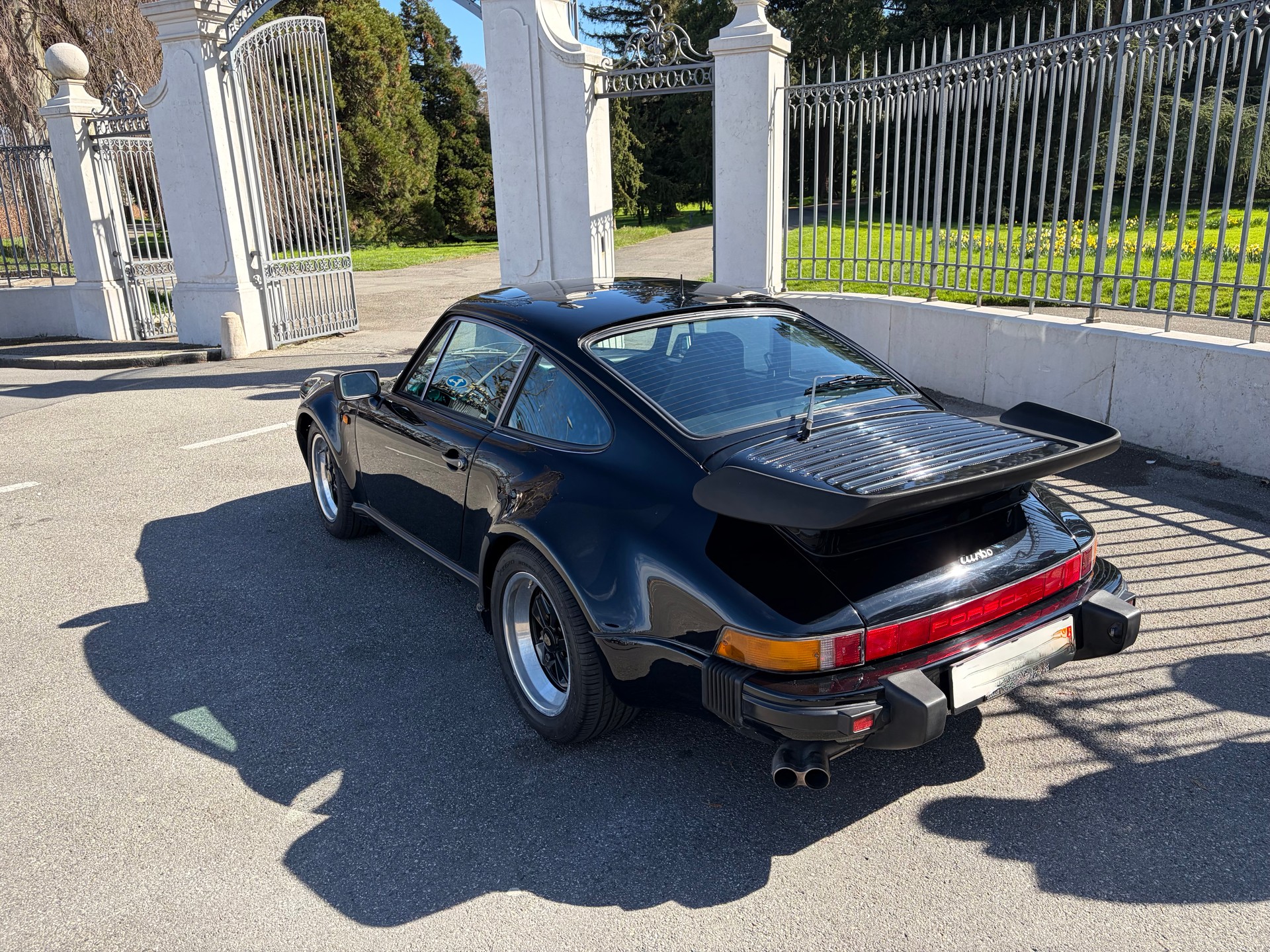 PORSCHE 930 Turbo-image-4