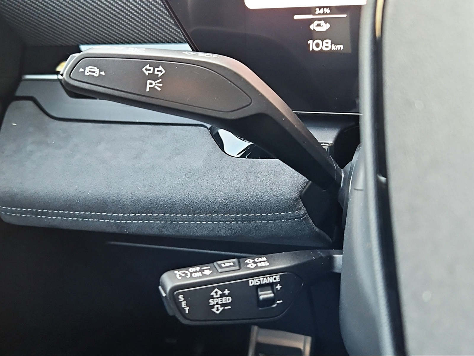 AUDI SQ6 e-tron quattro Mythosschwarz Metallic-image-14