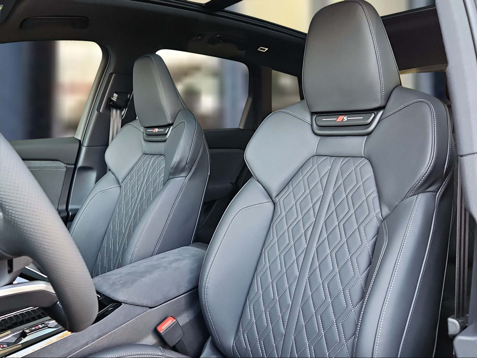 AUDI SQ6 e-tron quattro Mythosschwarz Metallic-image-7