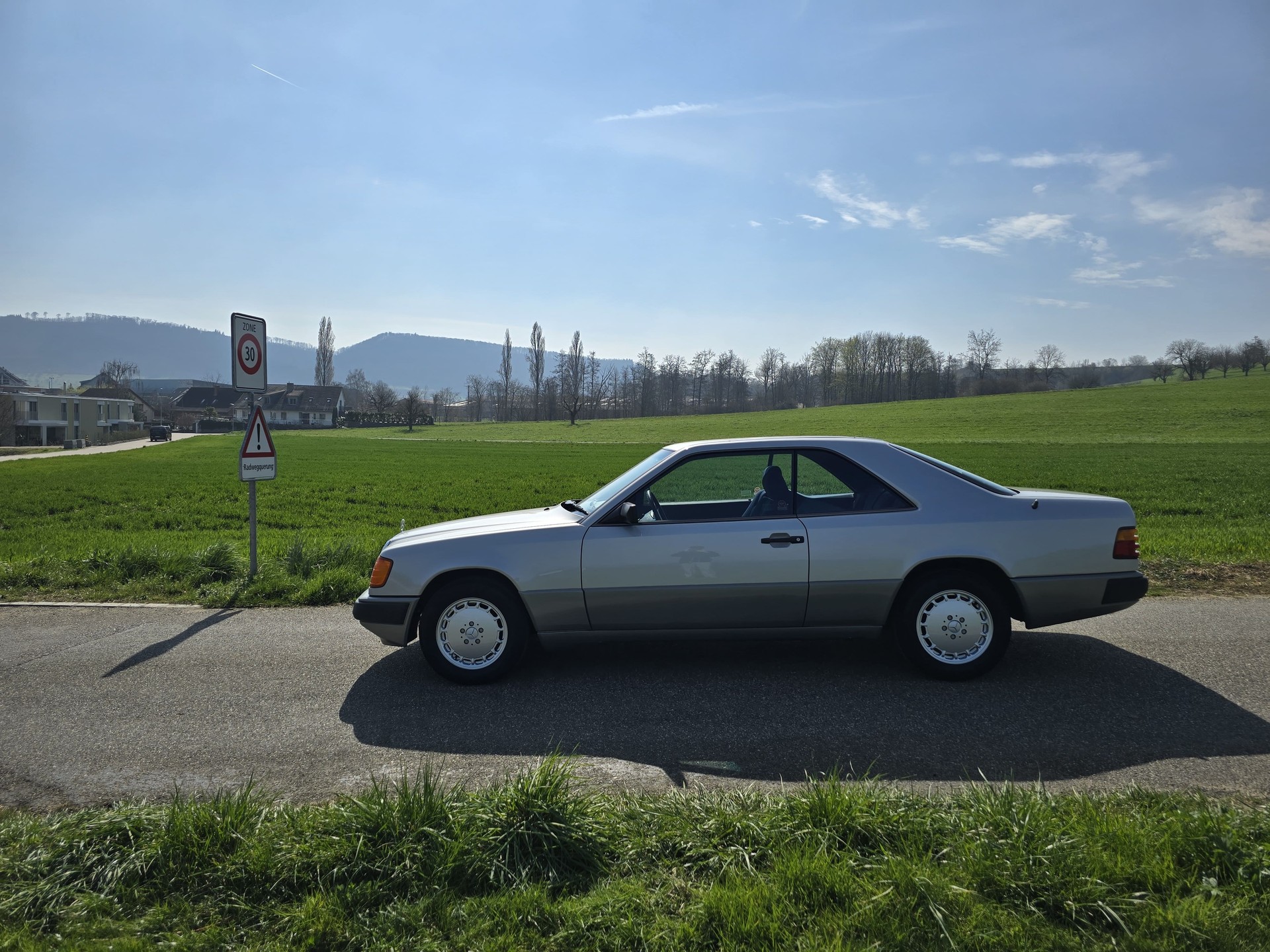 MERCEDES-BENZ 230-showroom-element-3