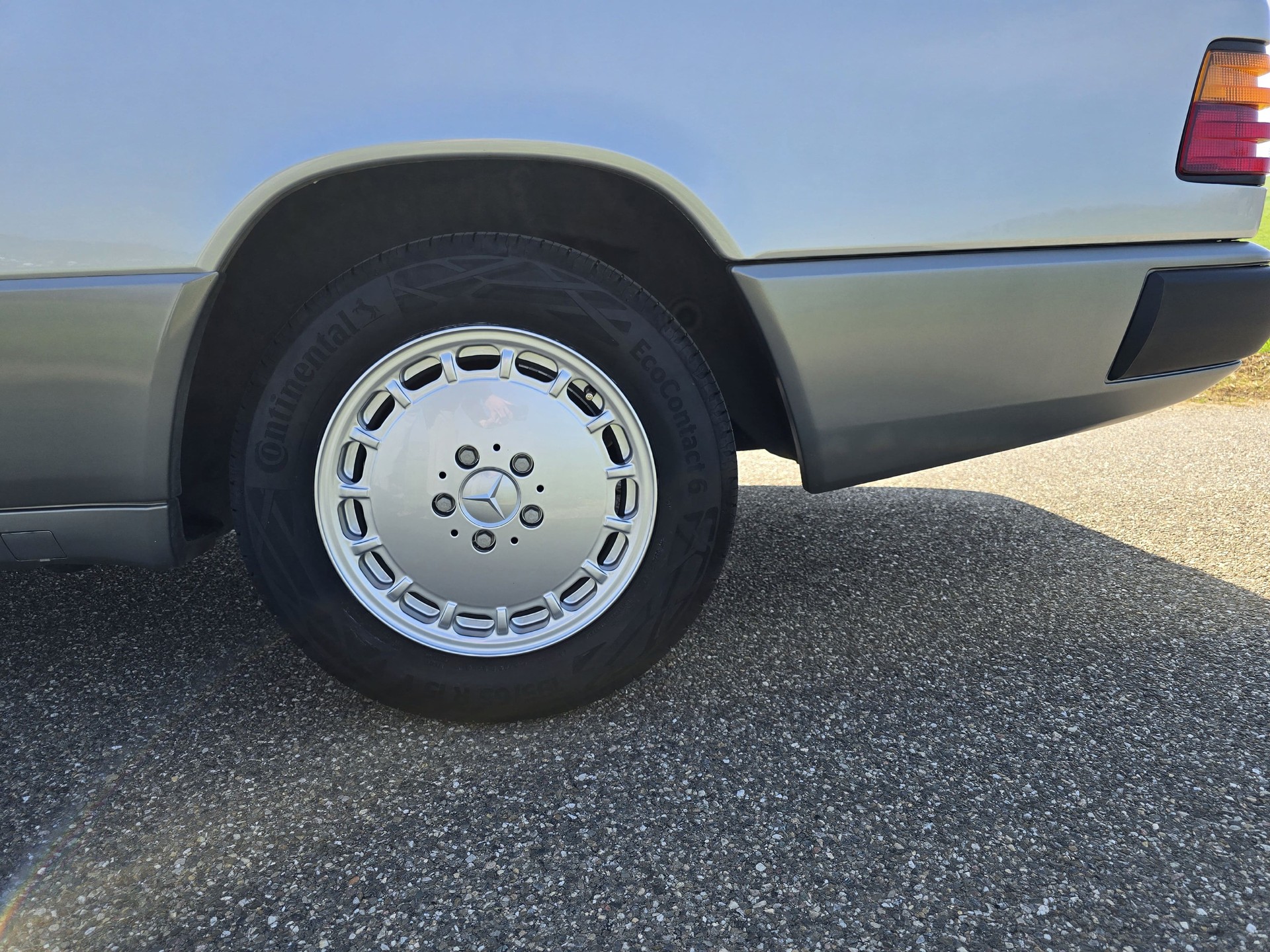 MERCEDES-BENZ 230-image-18