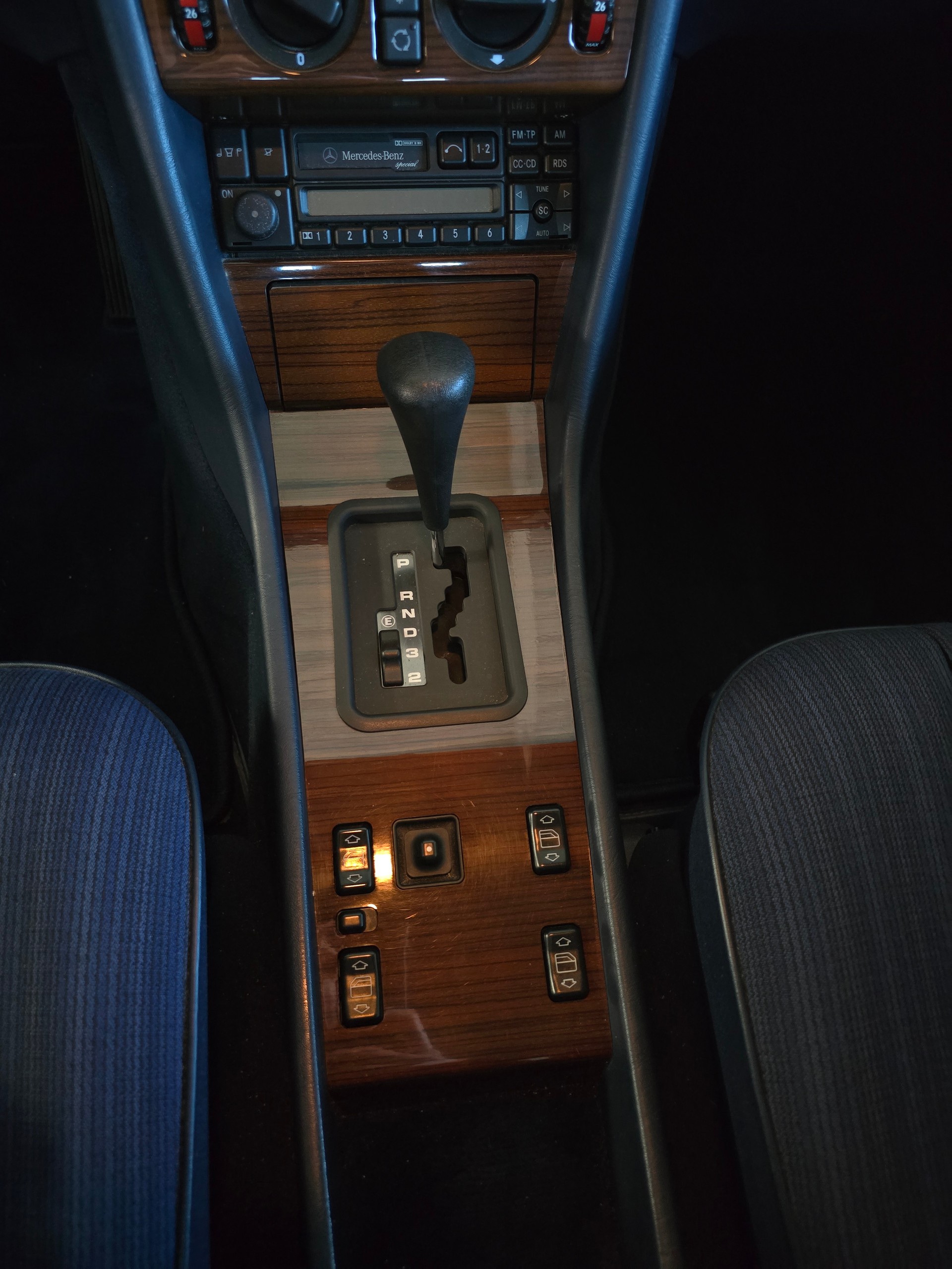 MERCEDES-BENZ 230-image-13