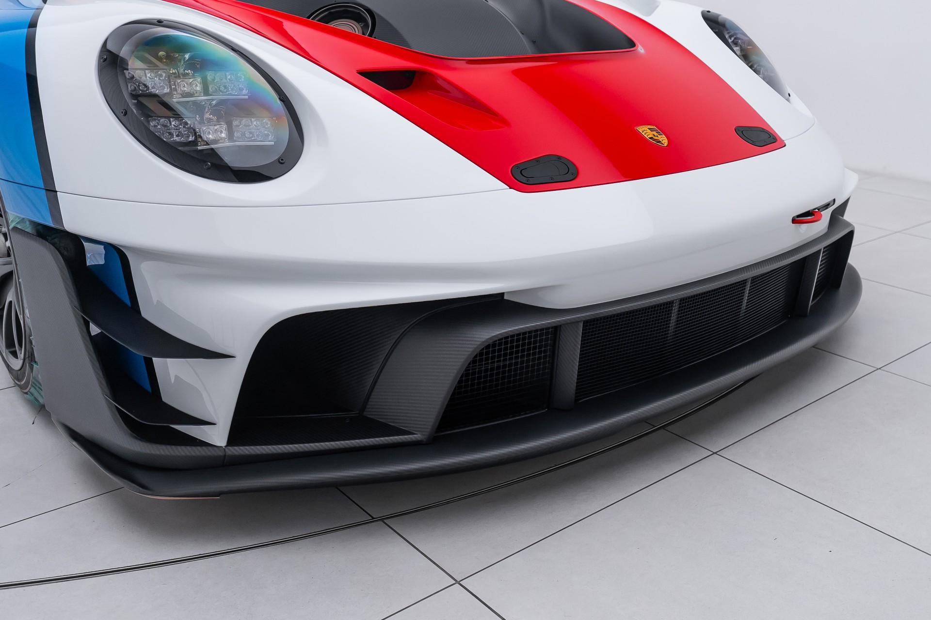 PORSCHE GT3 R Rennsport 1 of 77-image-17