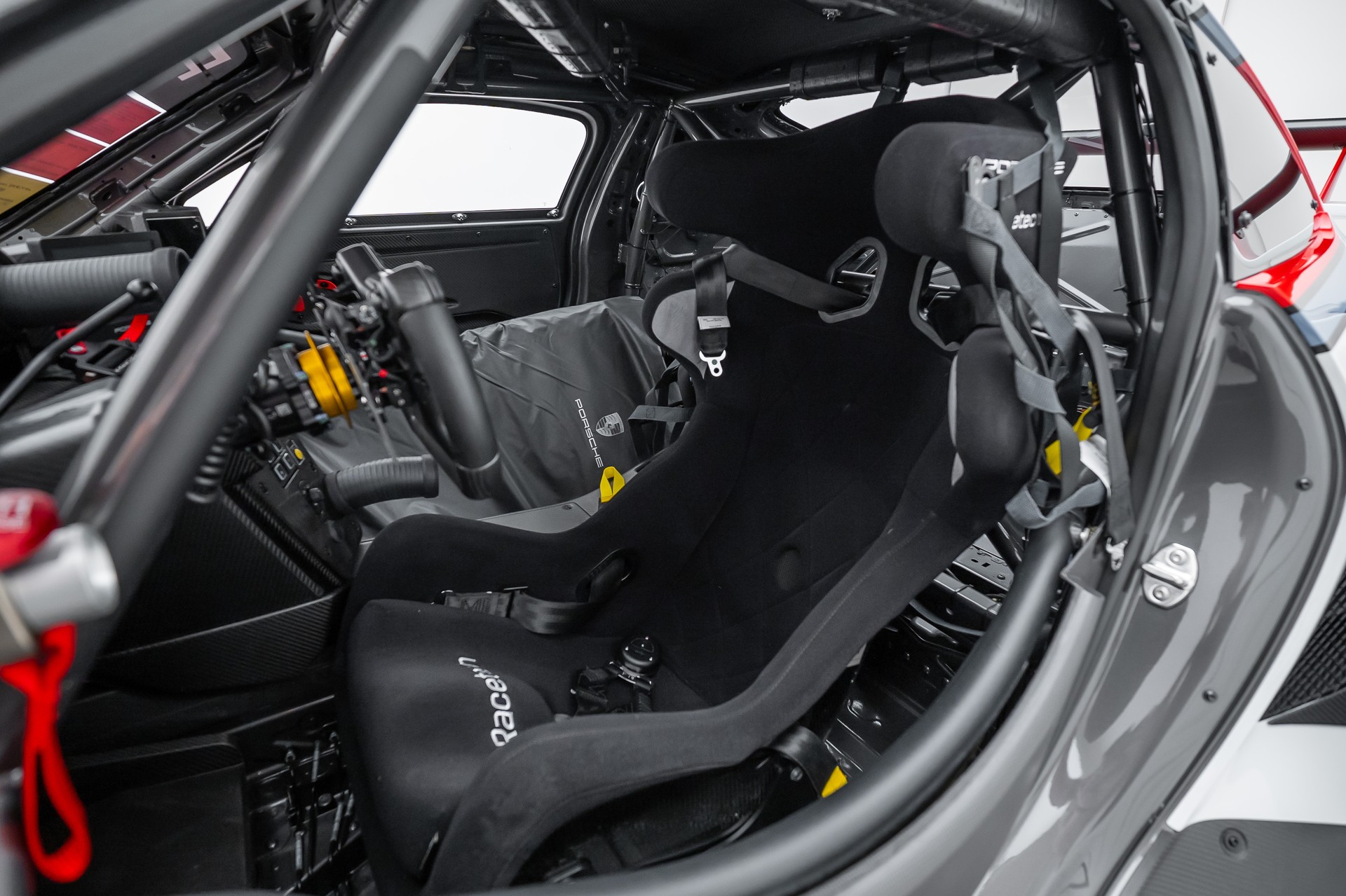PORSCHE GT3 R Rennsport 1 of 77-image-7