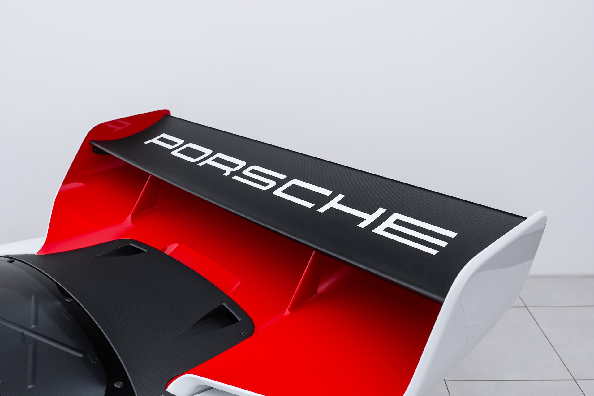 PORSCHE GT3 R Rennsport 1 of 77-image-14