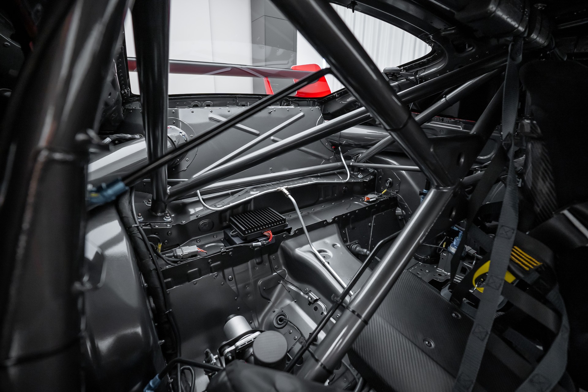 PORSCHE GT3 R Rennsport 1 of 77-image-11