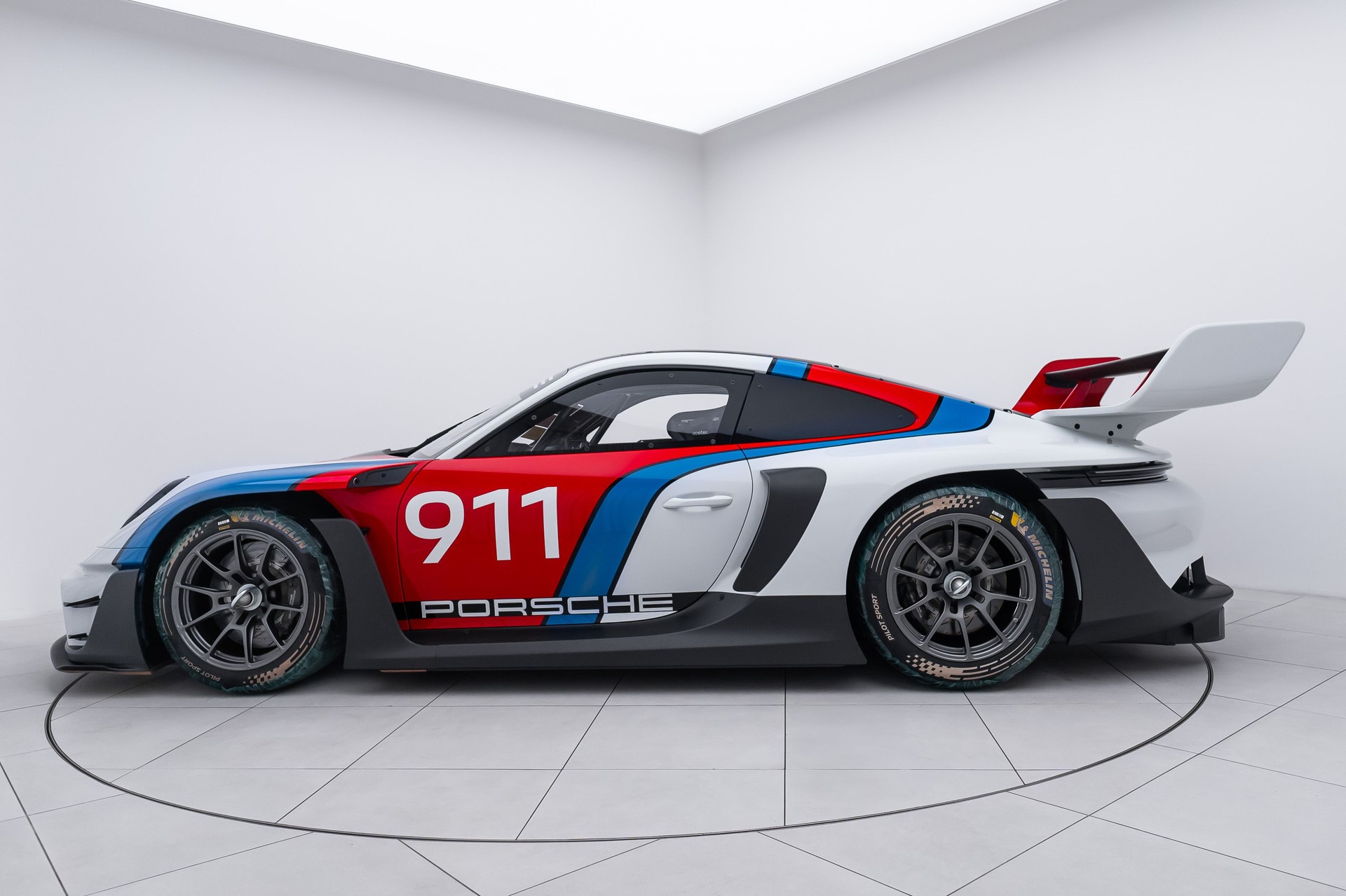 PORSCHE GT3 R Rennsport 1 of 77-image-1