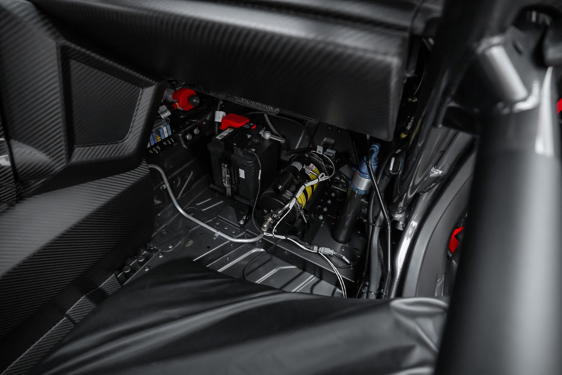 PORSCHE GT3 R Rennsport 1 of 77-image-12