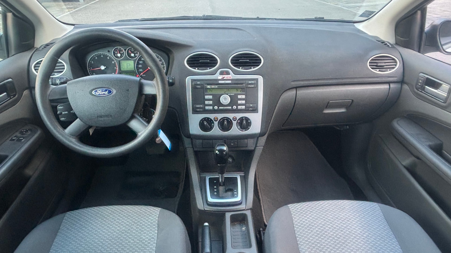 FORD Focus 1.6i Ambiente-image-10