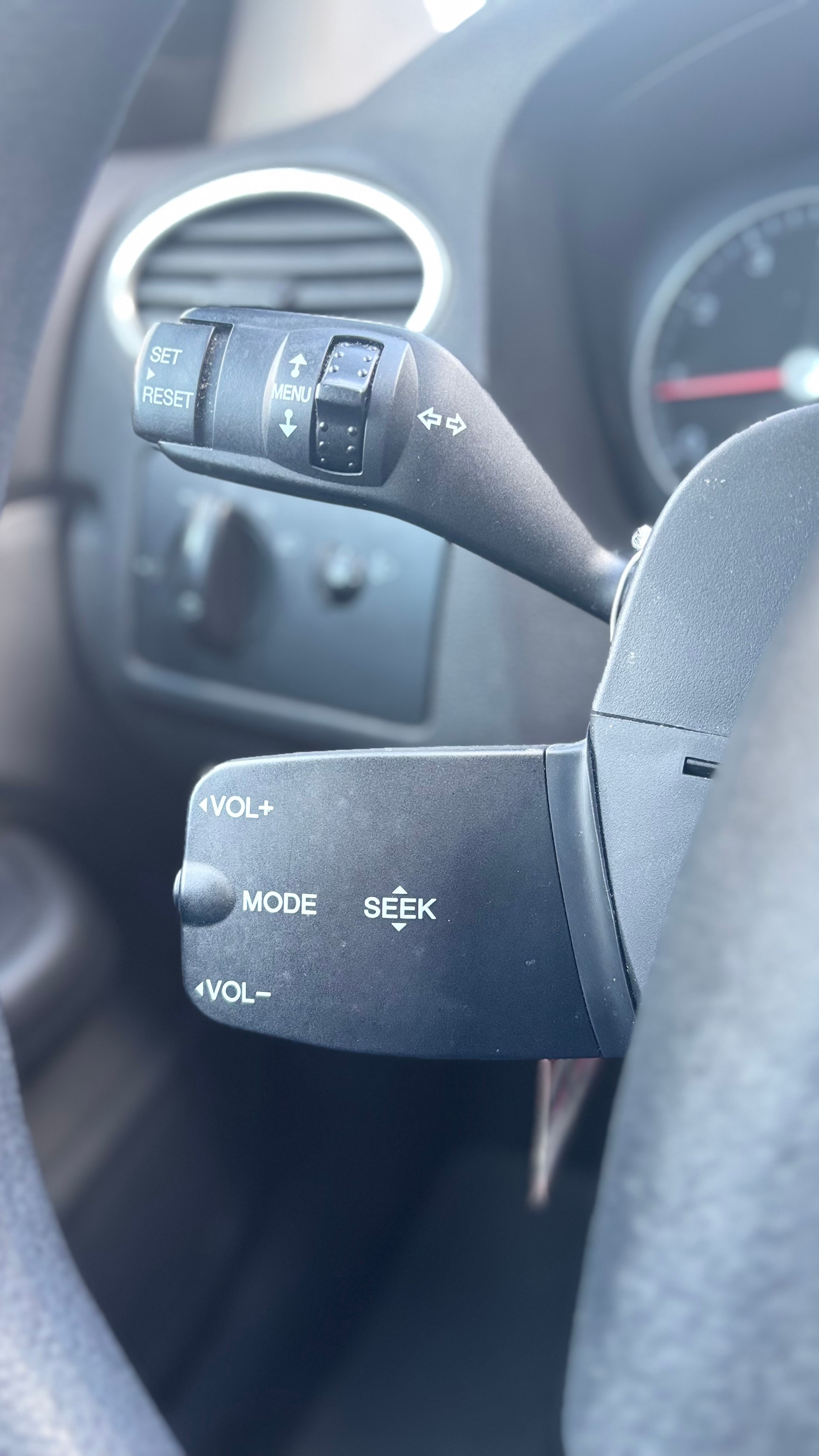 FORD Focus 1.6i Ambiente-image-8