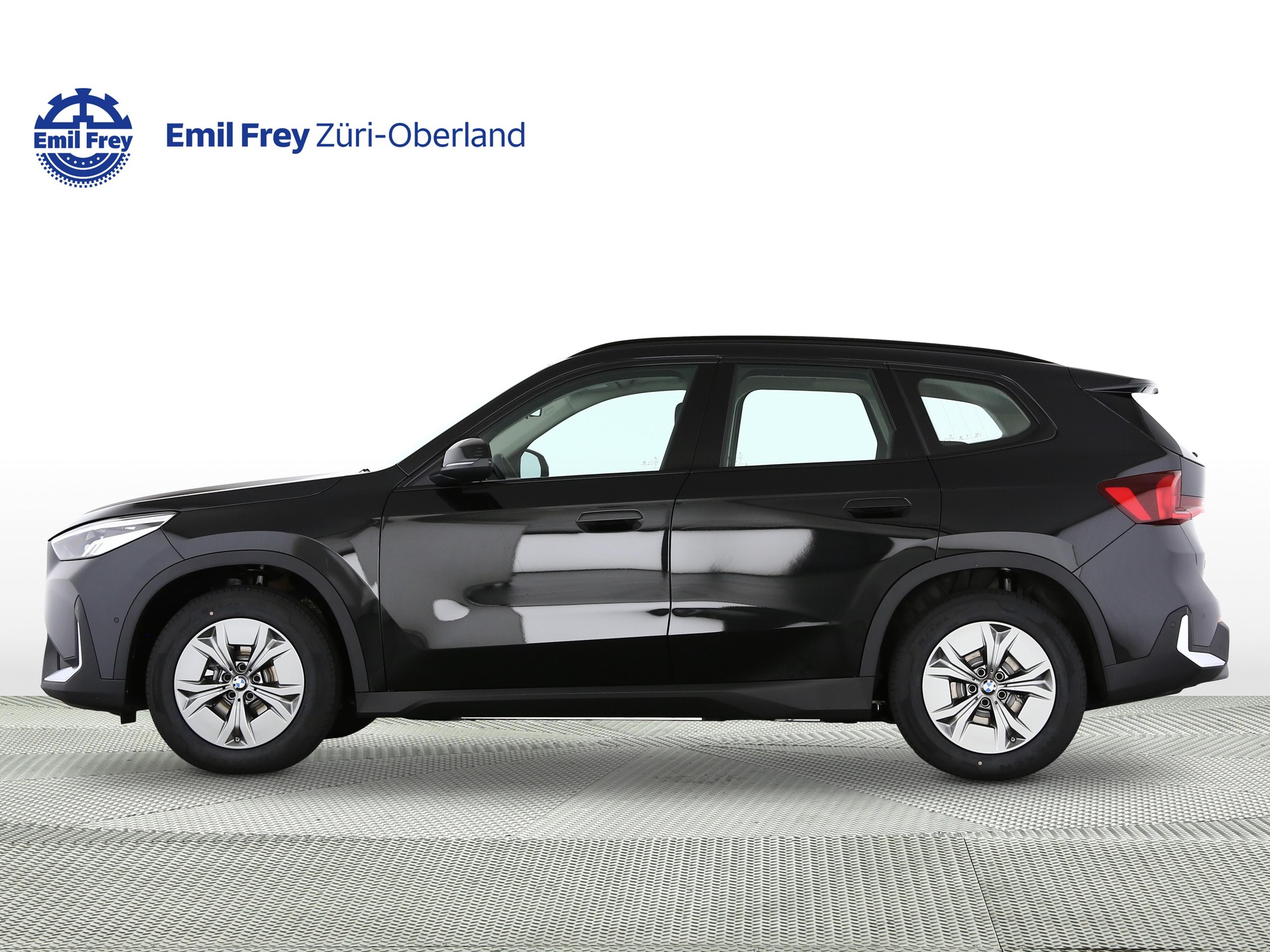 BMW iX1 30 xDrive-image-1