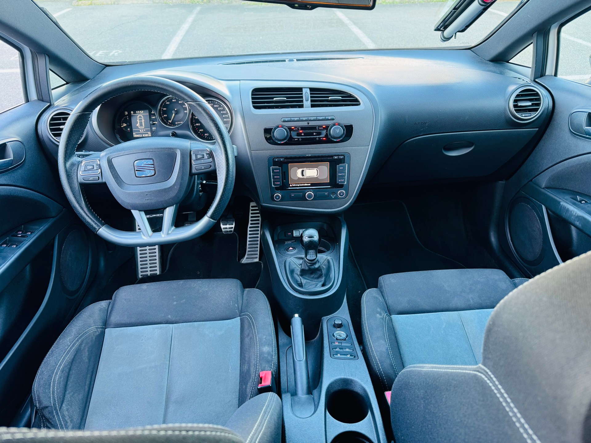 SEAT Leon 2.0 TSI Cupra R310 World Champion Edition-image-2