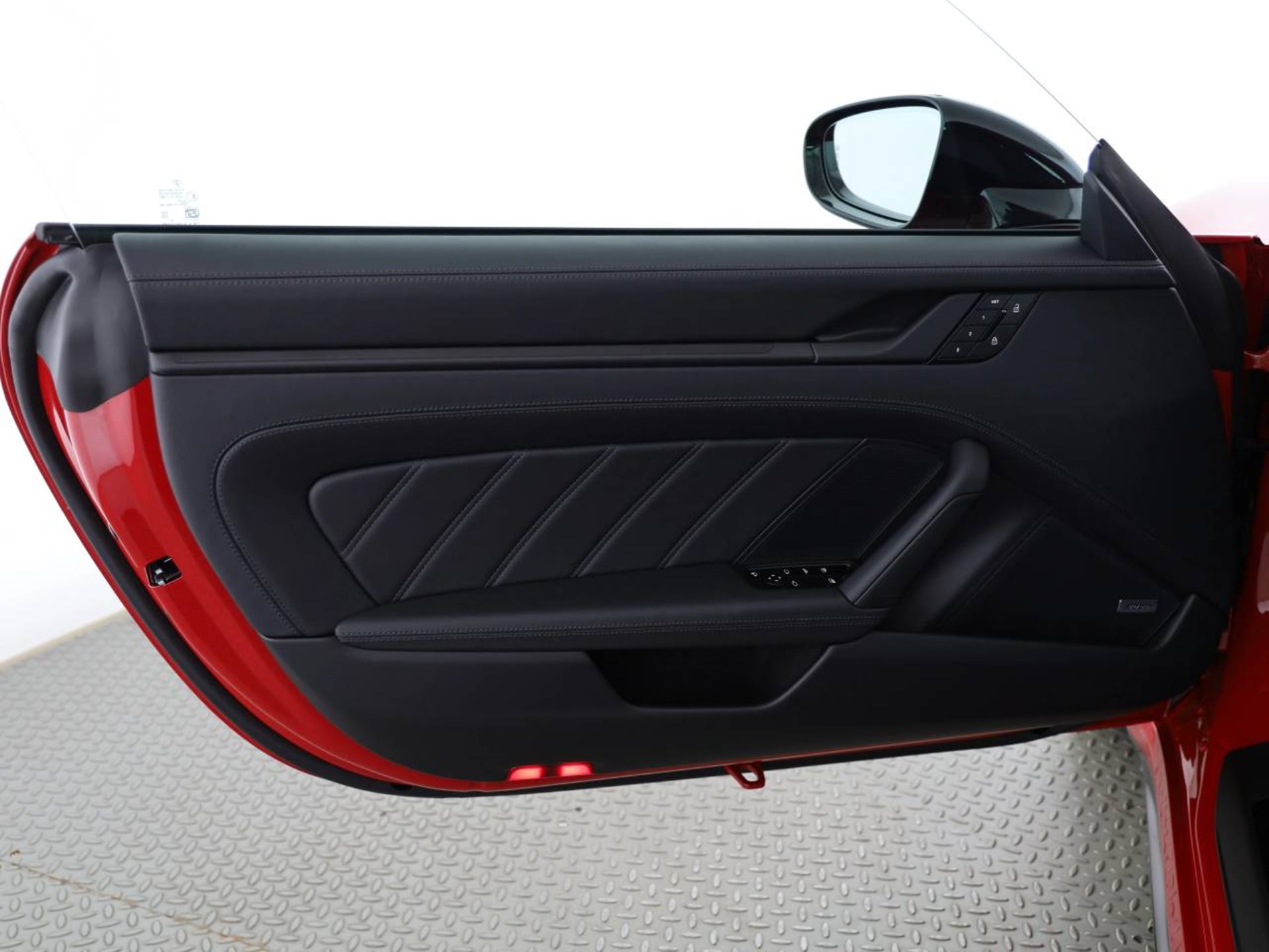 PORSCHE 911 Carrera 4 GTS Cabriolet-image-19
