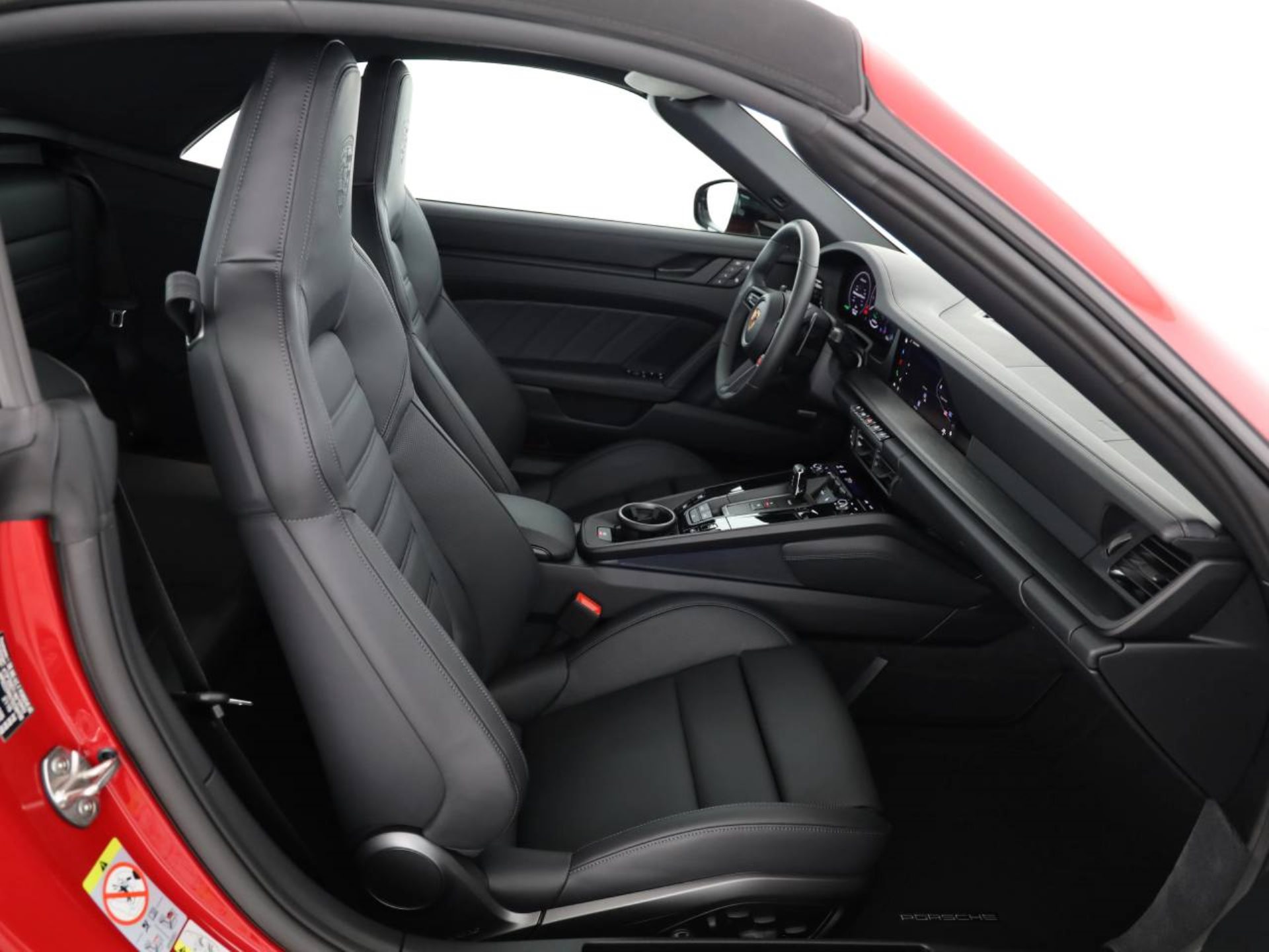 PORSCHE 911 Carrera 4 GTS Cabriolet-image-17