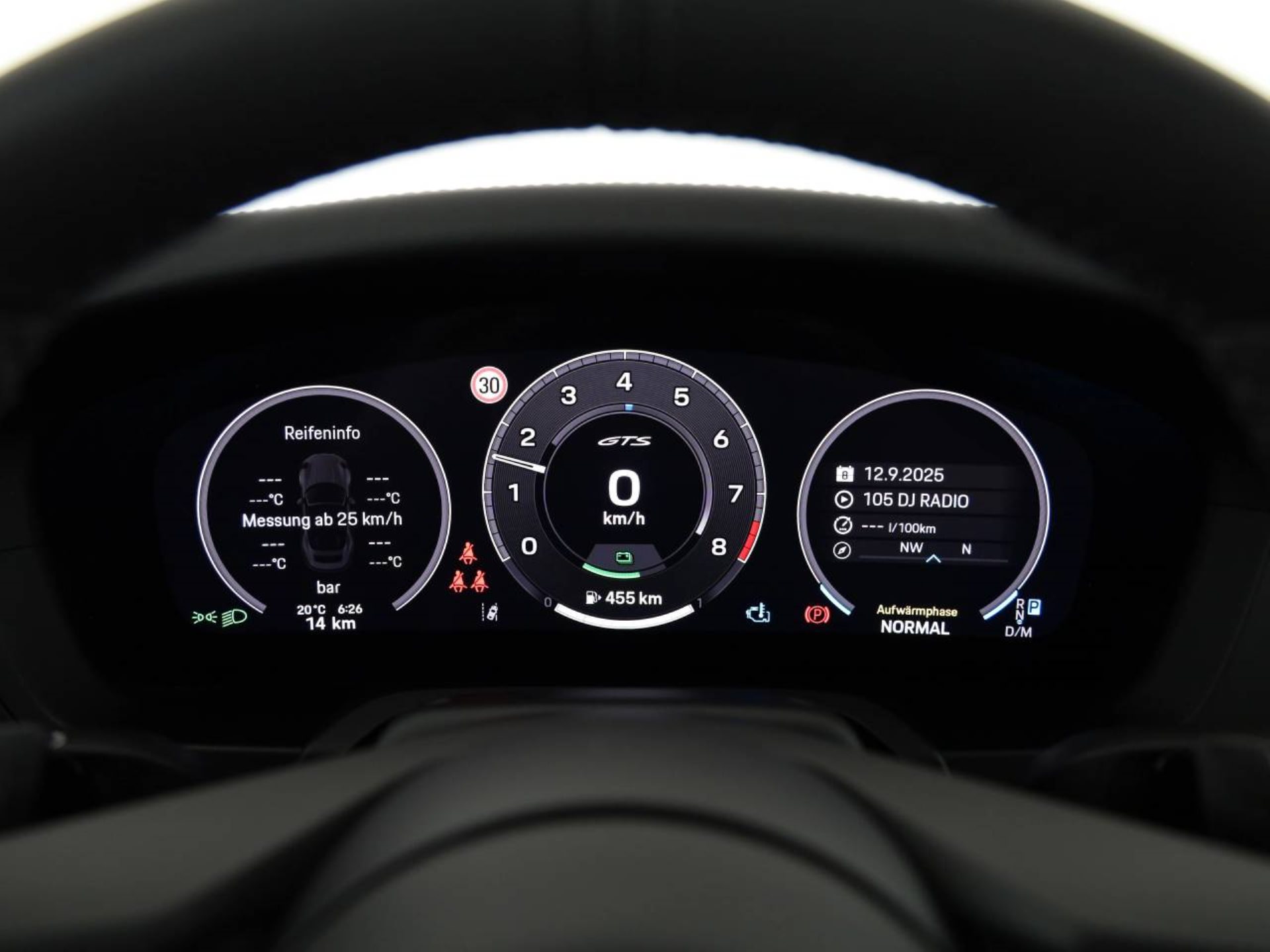 PORSCHE 911 Carrera 4 GTS Cabriolet-image-14