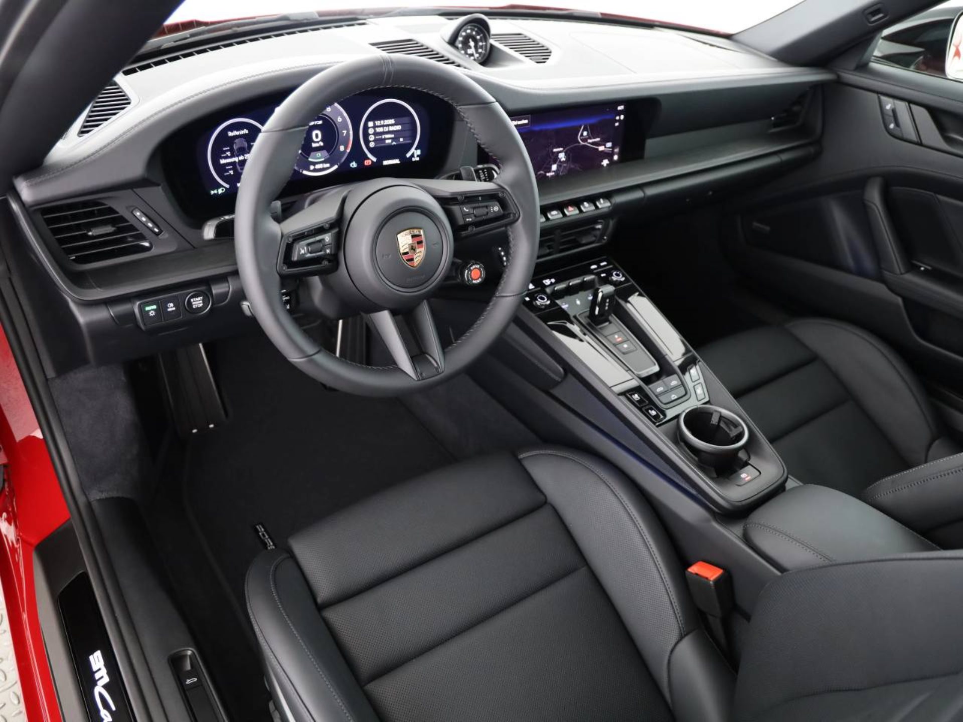 PORSCHE 911 Carrera 4 GTS Cabriolet-image-11