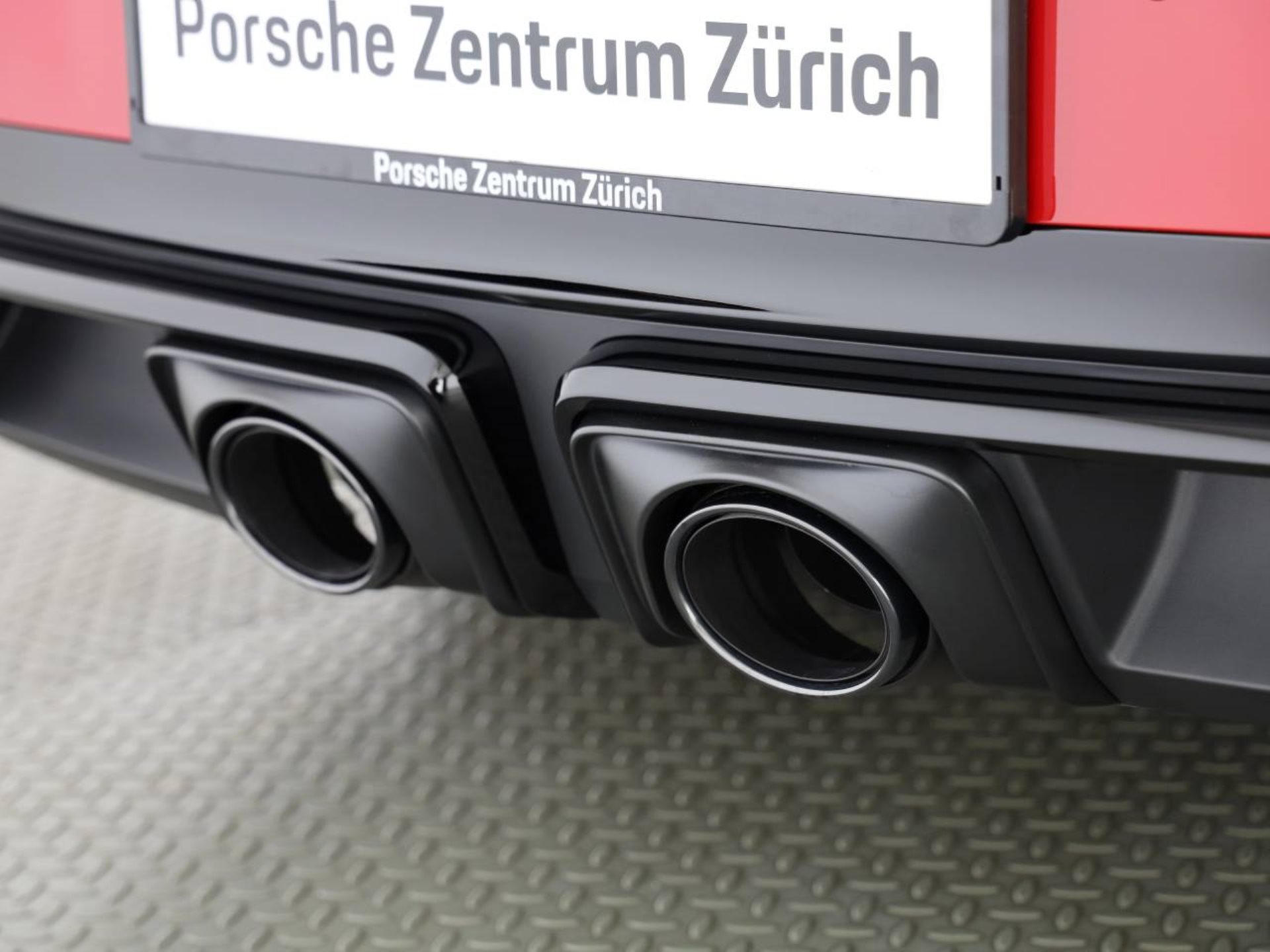 PORSCHE 911 Carrera 4 GTS Cabriolet-image-9