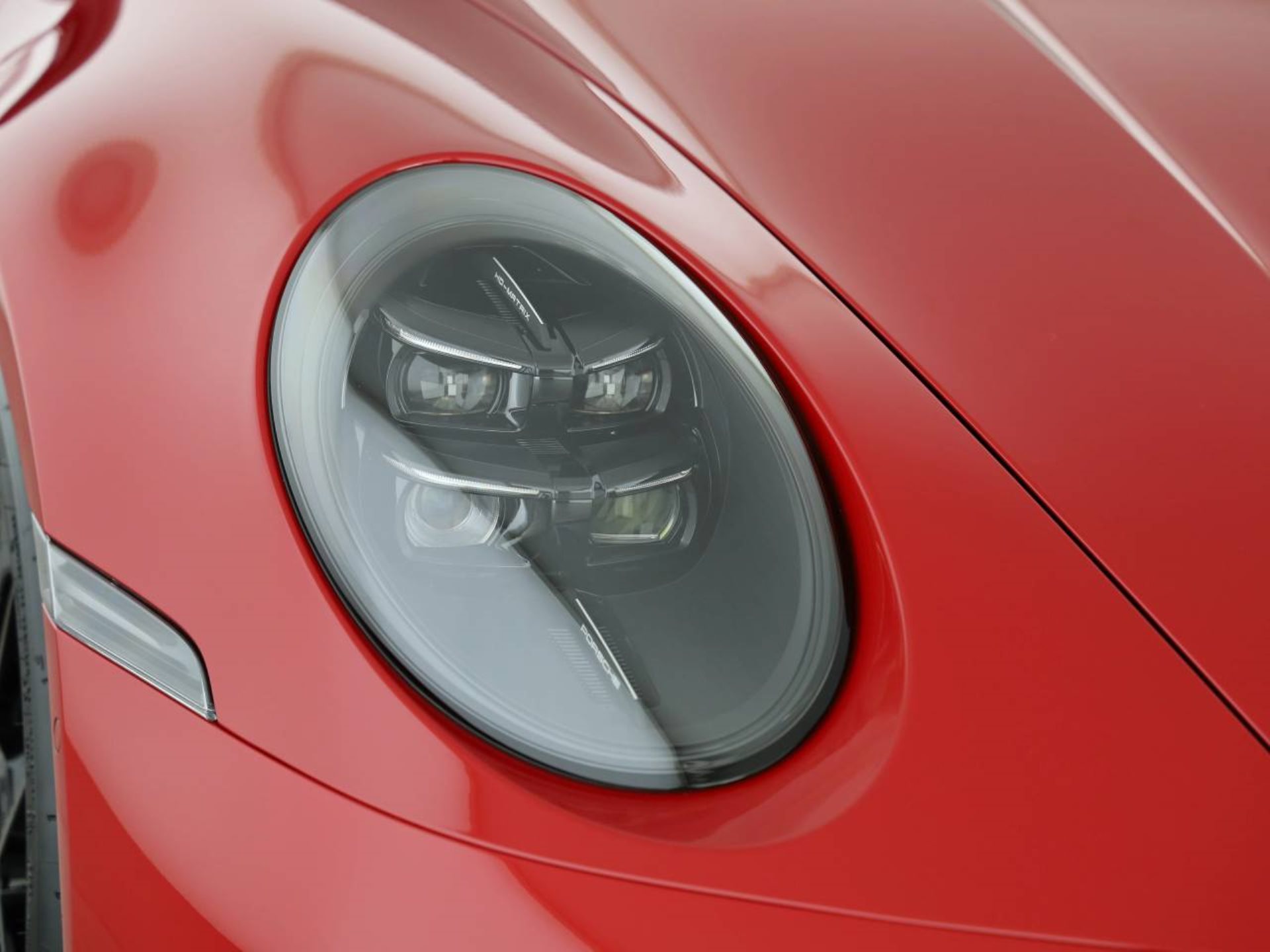 PORSCHE 911 Carrera 4 GTS Cabriolet-image-10