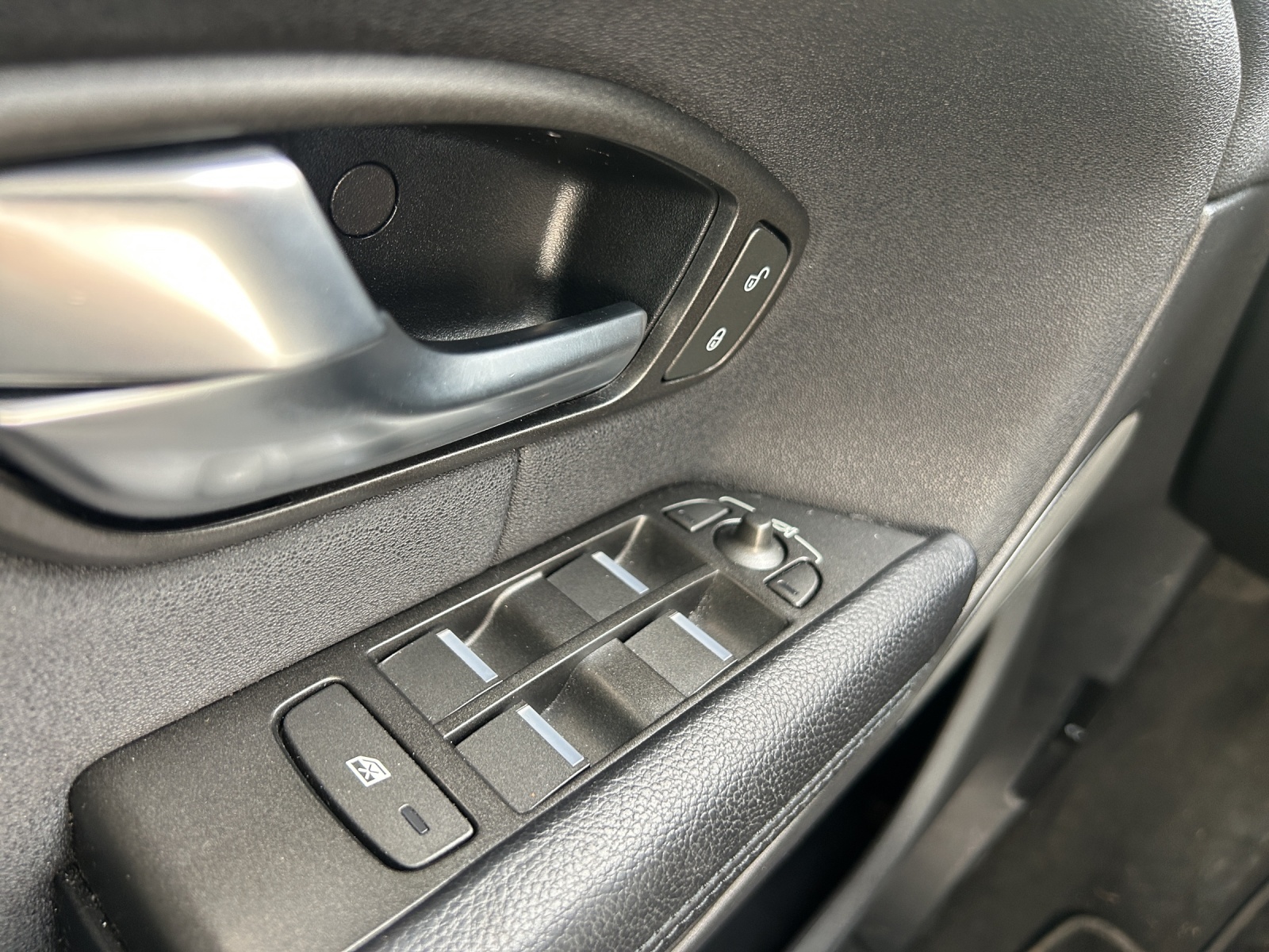 LAND ROVER Range Rover Evoque 2.0 TD4 SE Dynamic AT9-image-14