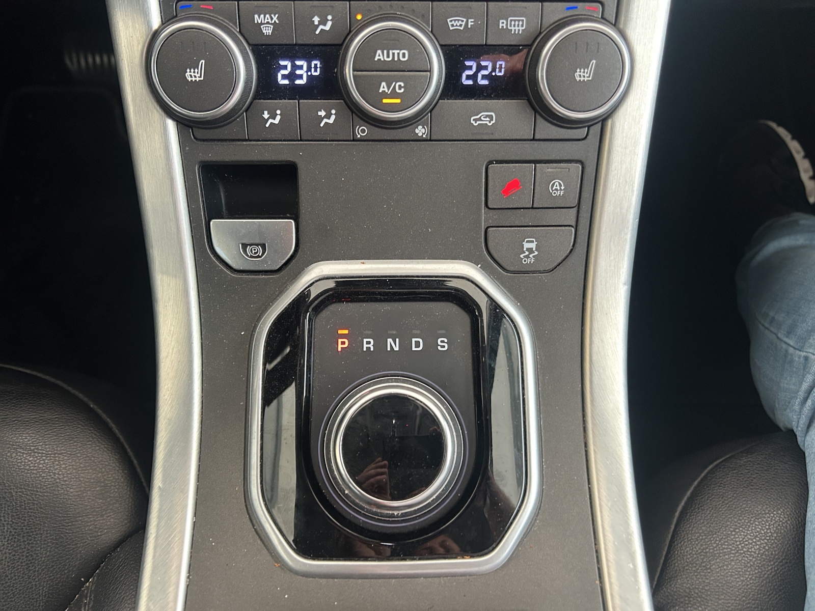 LAND ROVER Range Rover Evoque 2.0 TD4 SE Dynamic AT9-image-9