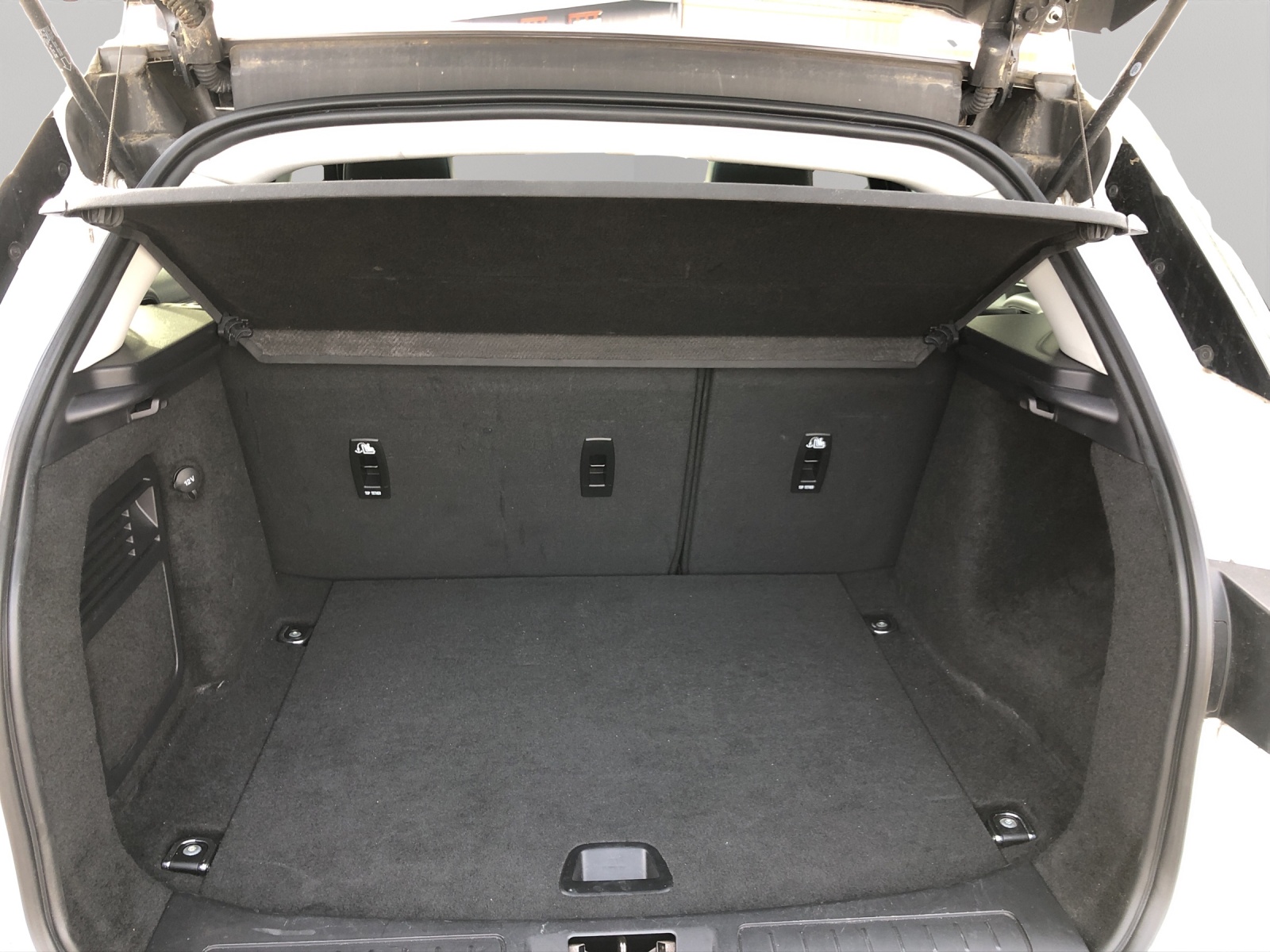 LAND ROVER Range Rover Evoque 2.0 TD4 SE Dynamic AT9-image-18