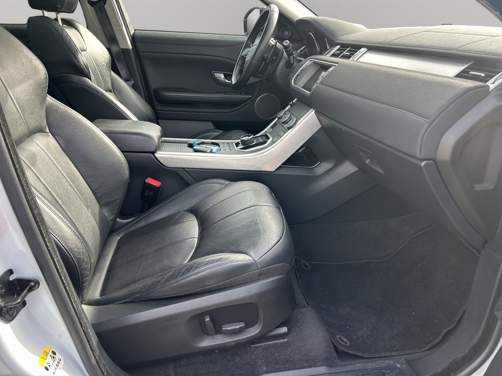 LAND ROVER Range Rover Evoque 2.0 TD4 SE Dynamic AT9-image-13