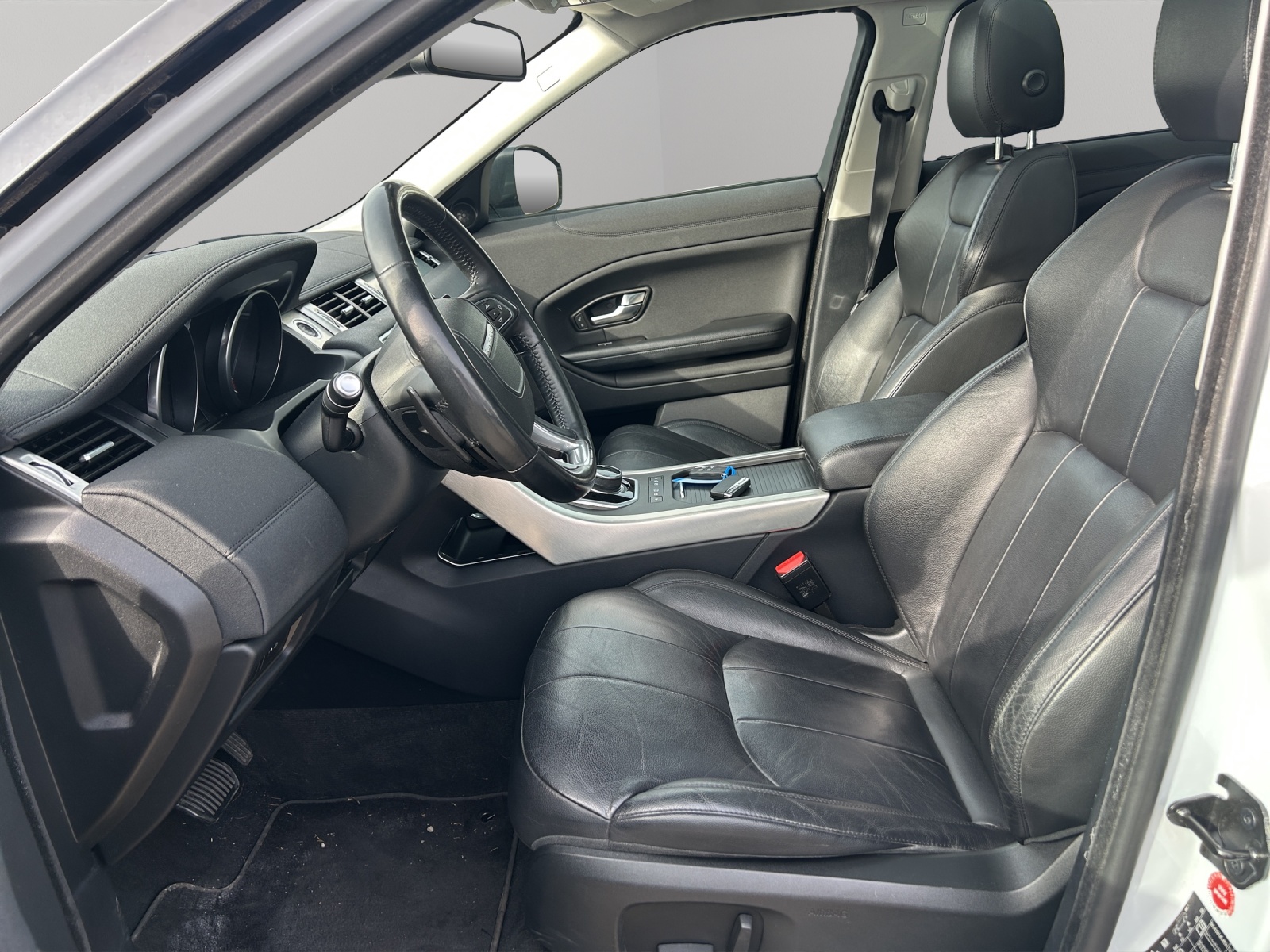 LAND ROVER Range Rover Evoque 2.0 TD4 SE Dynamic AT9-image-12