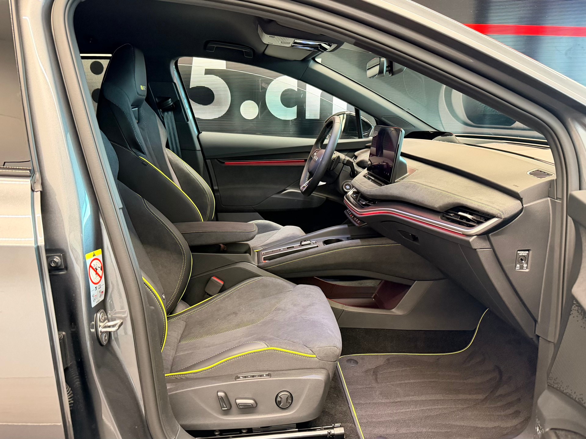 SKODA Elroq RS 4x4-image-23