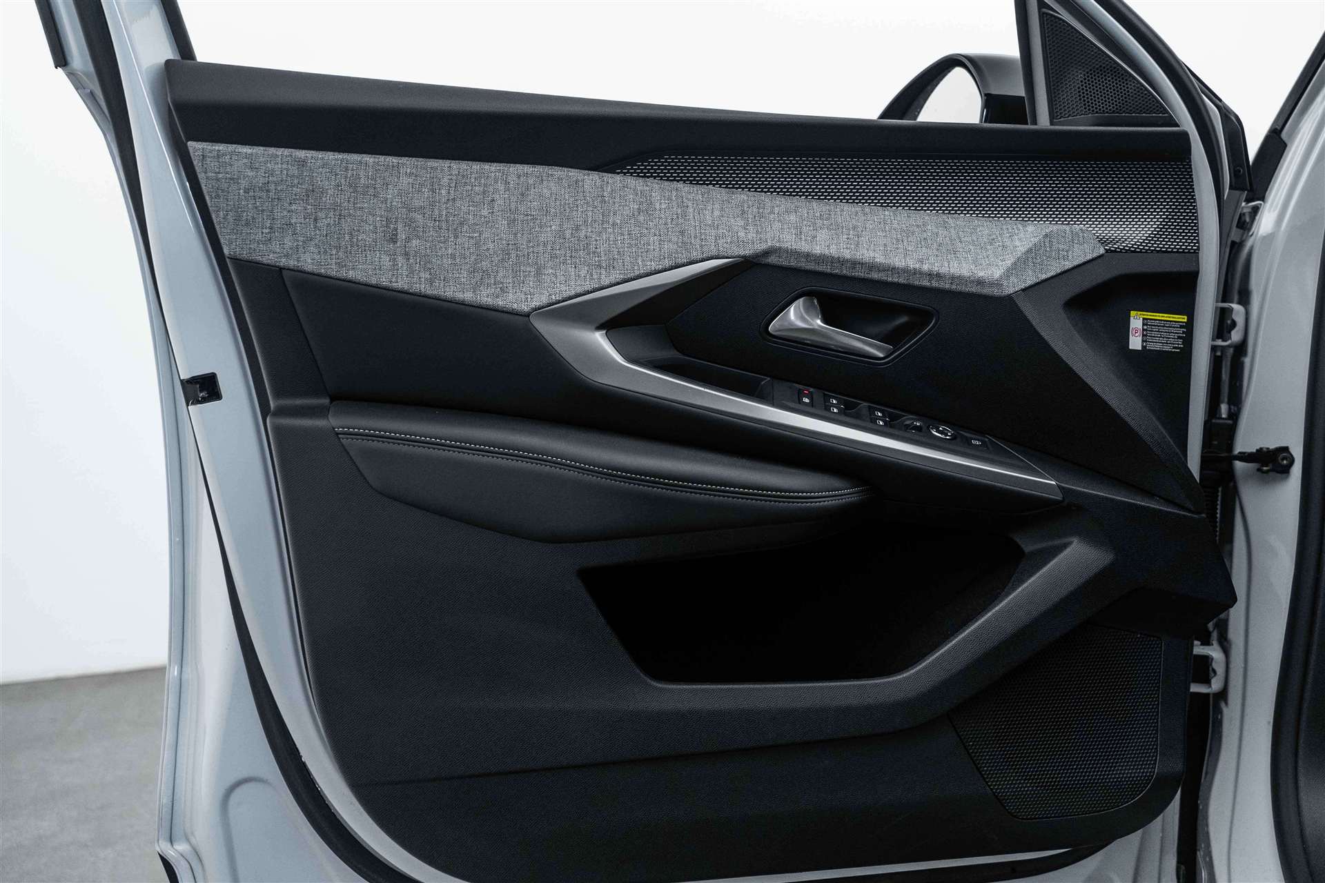 PEUGEOT 3008 136 e-DCS6 Hybrid GT-image-6