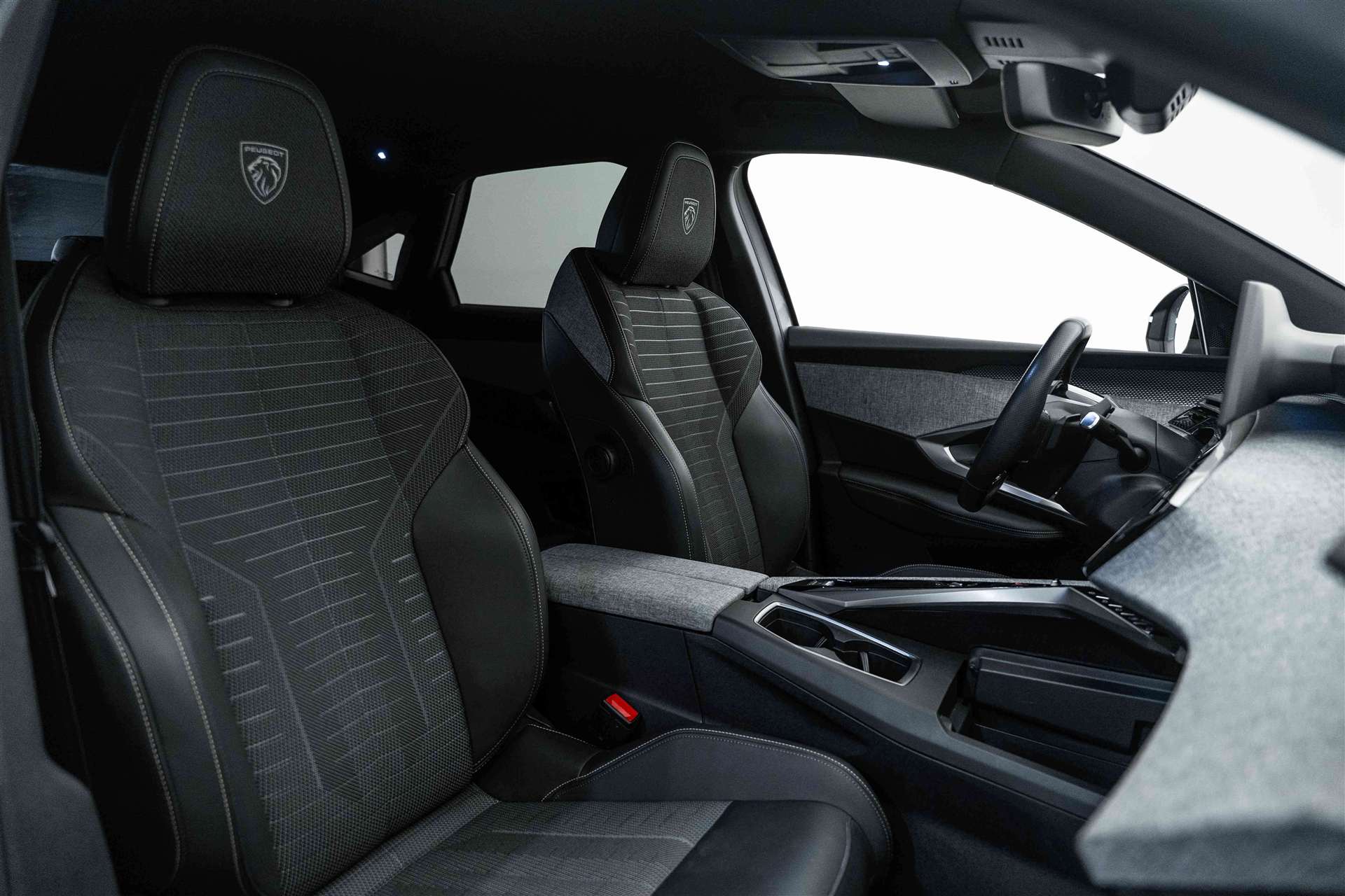 PEUGEOT 3008 136 e-DCS6 Hybrid GT-image-11