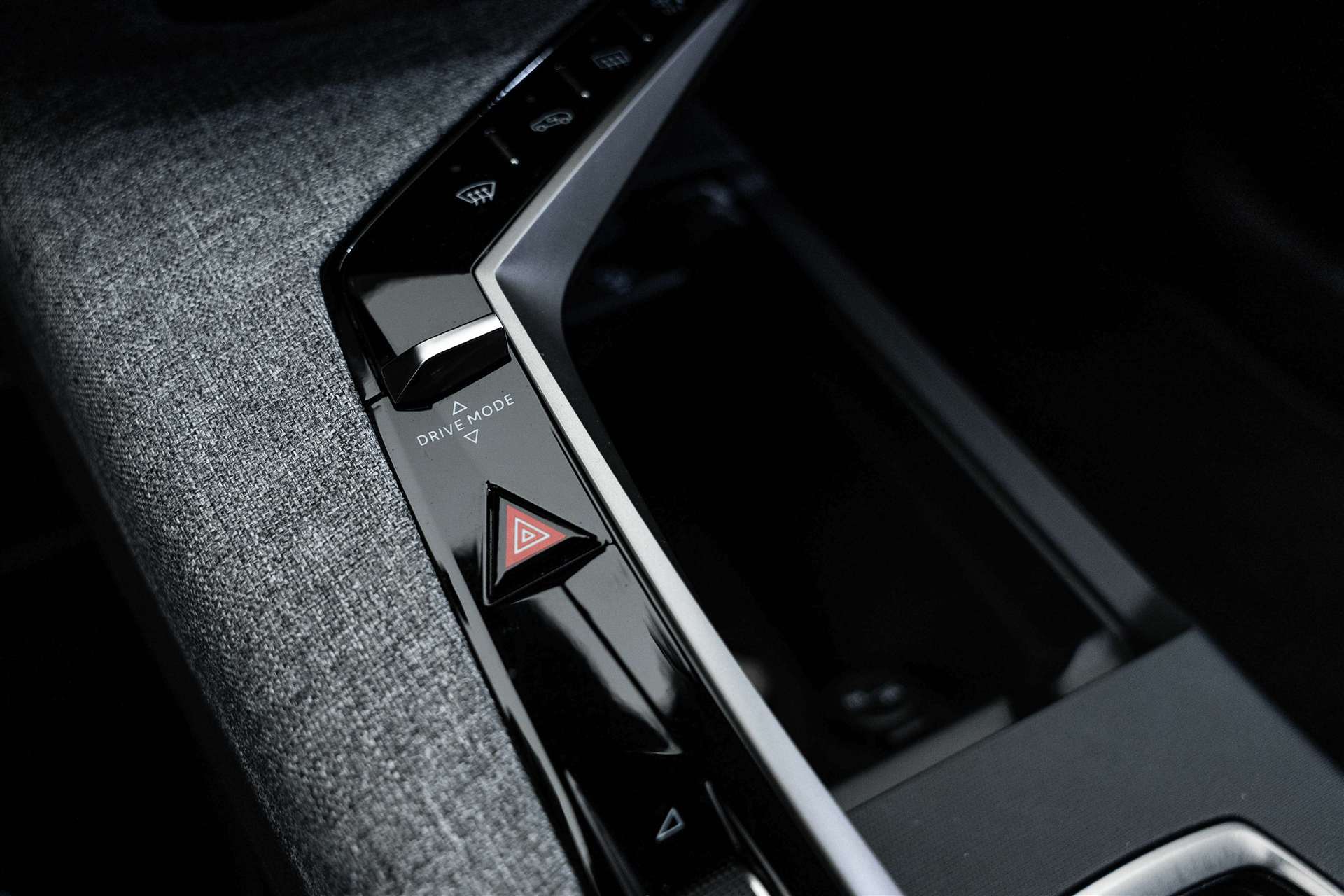PEUGEOT 3008 136 e-DCS6 Hybrid GT-image-23