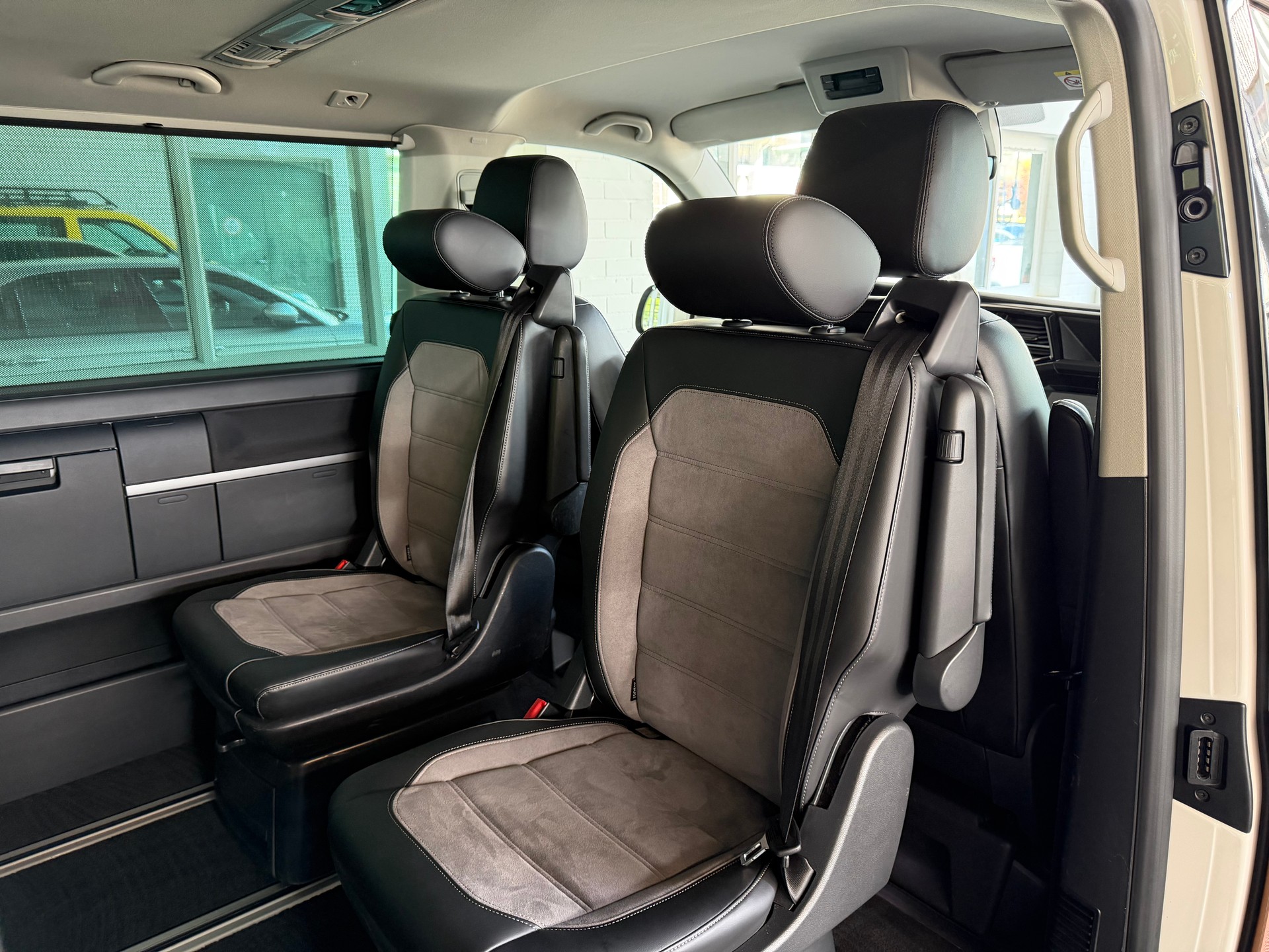 VW T6.1 Multivan 2.0 Bi-TDI 199 PS Liberty HIGHLINE GENERATION SIX Edition 4X4 4Motion DSG-image-12