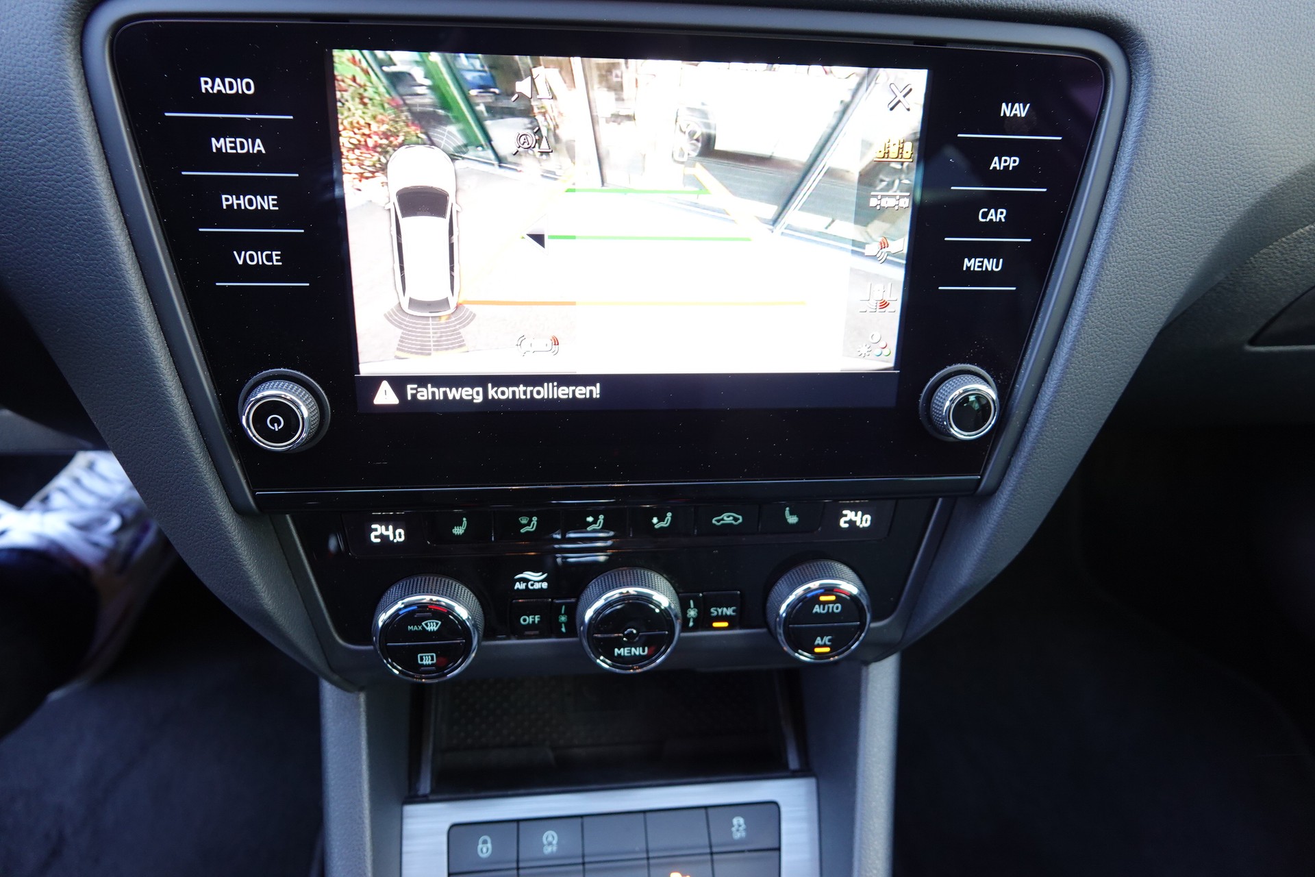 SKODA Octavia Combi 2.0 TSI Soleil 4x4 DSG-image-12