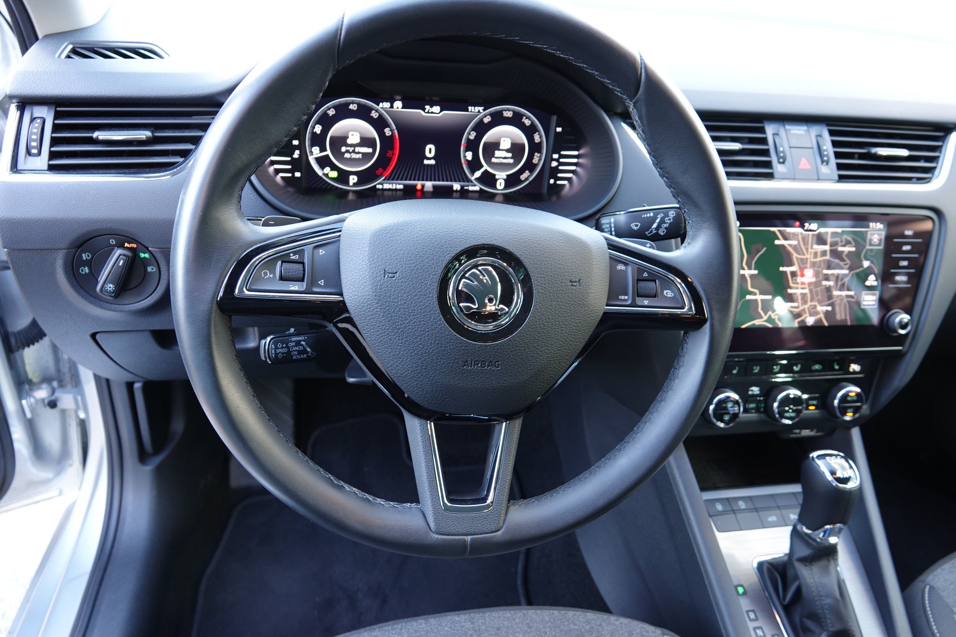 SKODA Octavia Combi 2.0 TSI Soleil 4x4 DSG-image-13