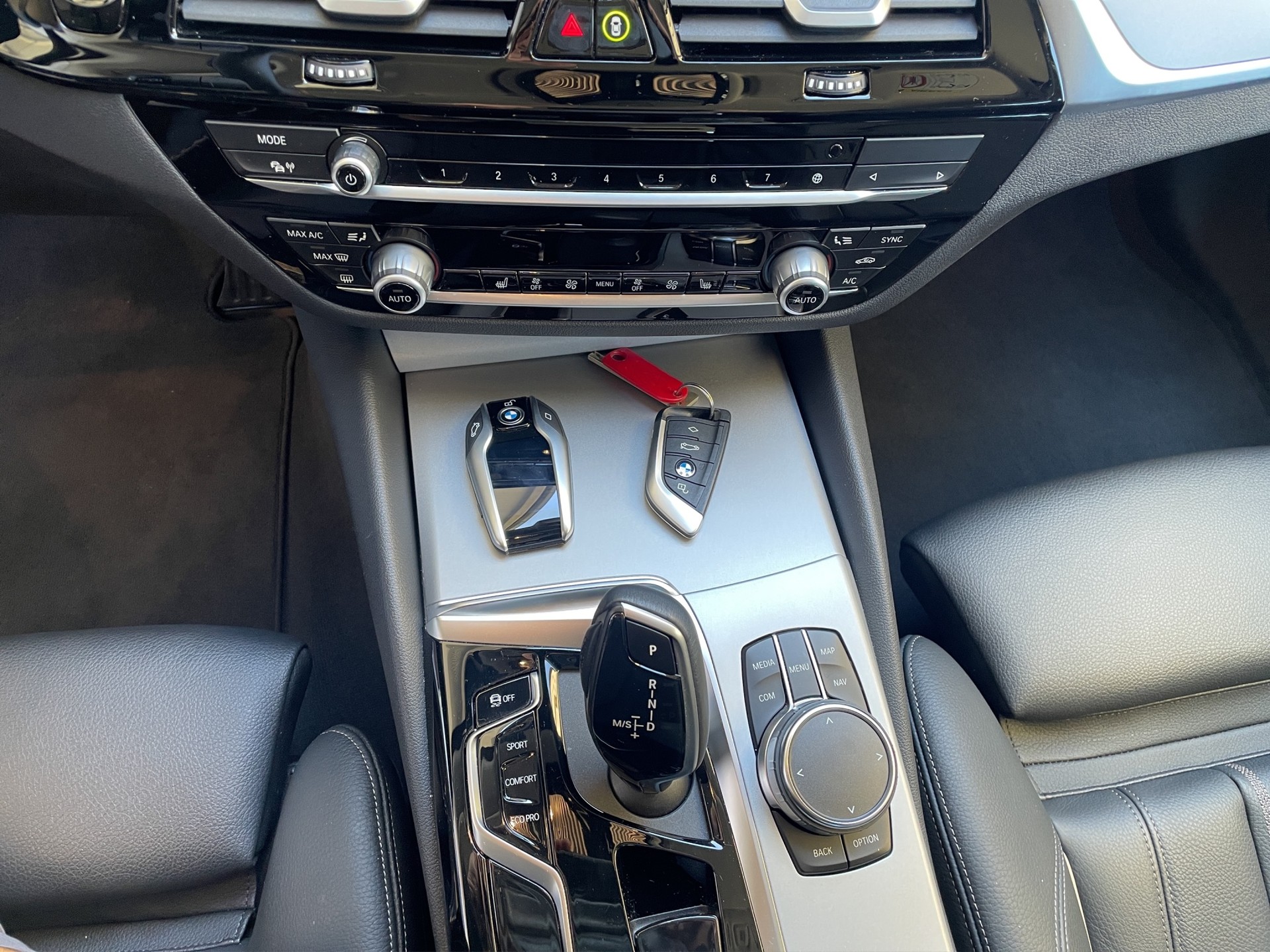 BMW 530d xDrive 48V Touring Steptronic-image-11