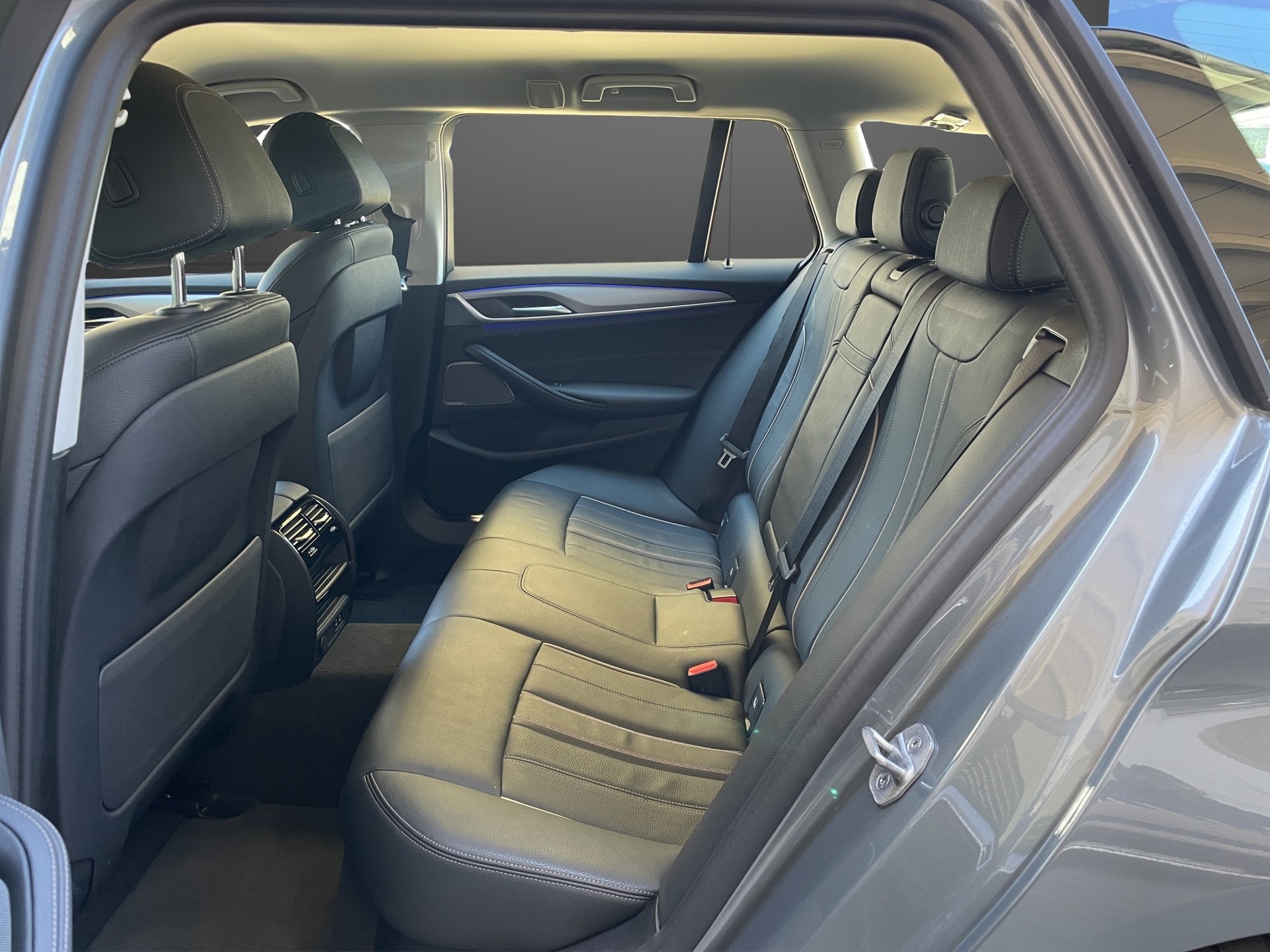 BMW 530d xDrive 48V Touring Steptronic-image-7