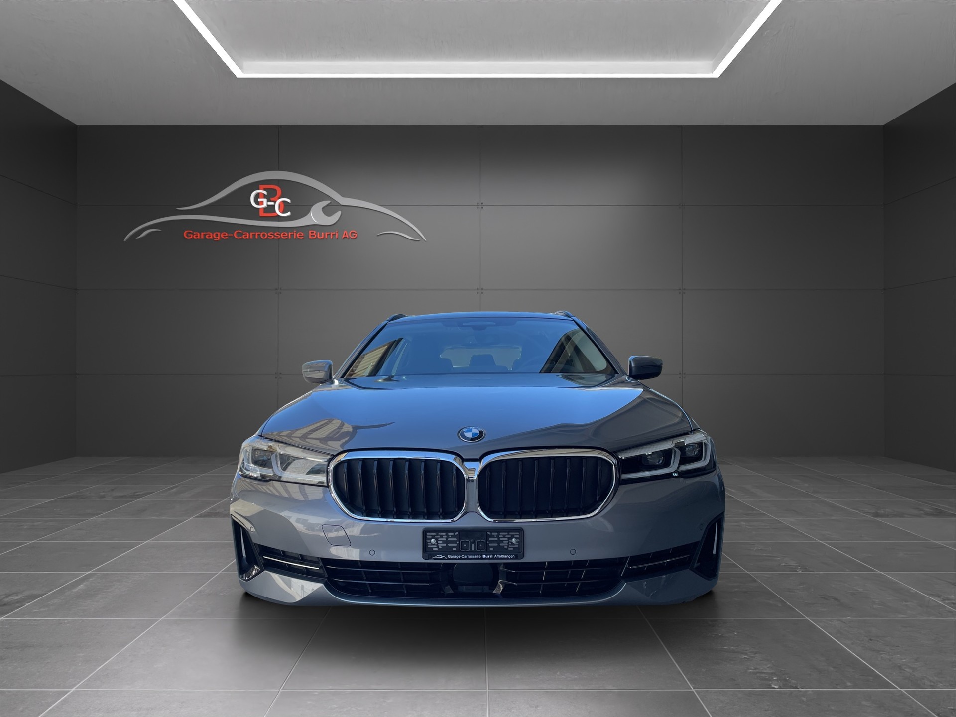 BMW 530d xDrive 48V Touring Steptronic-image-1
