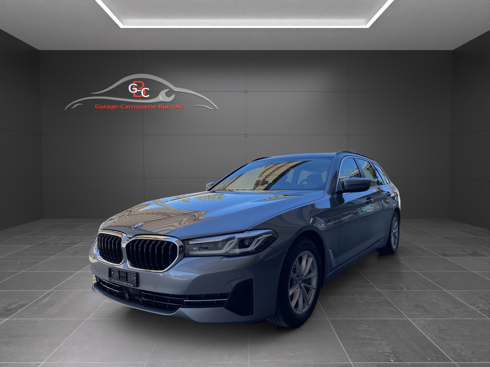 BMW 530d xDrive 48V Touring Steptronic-image-0
