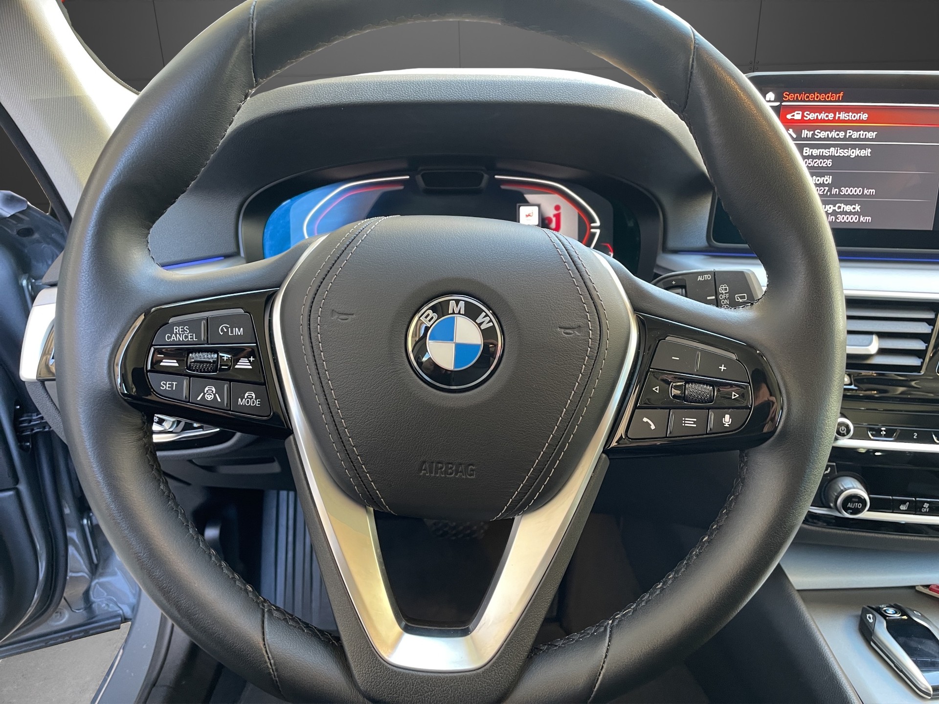 BMW 530d xDrive 48V Touring Steptronic-image-13